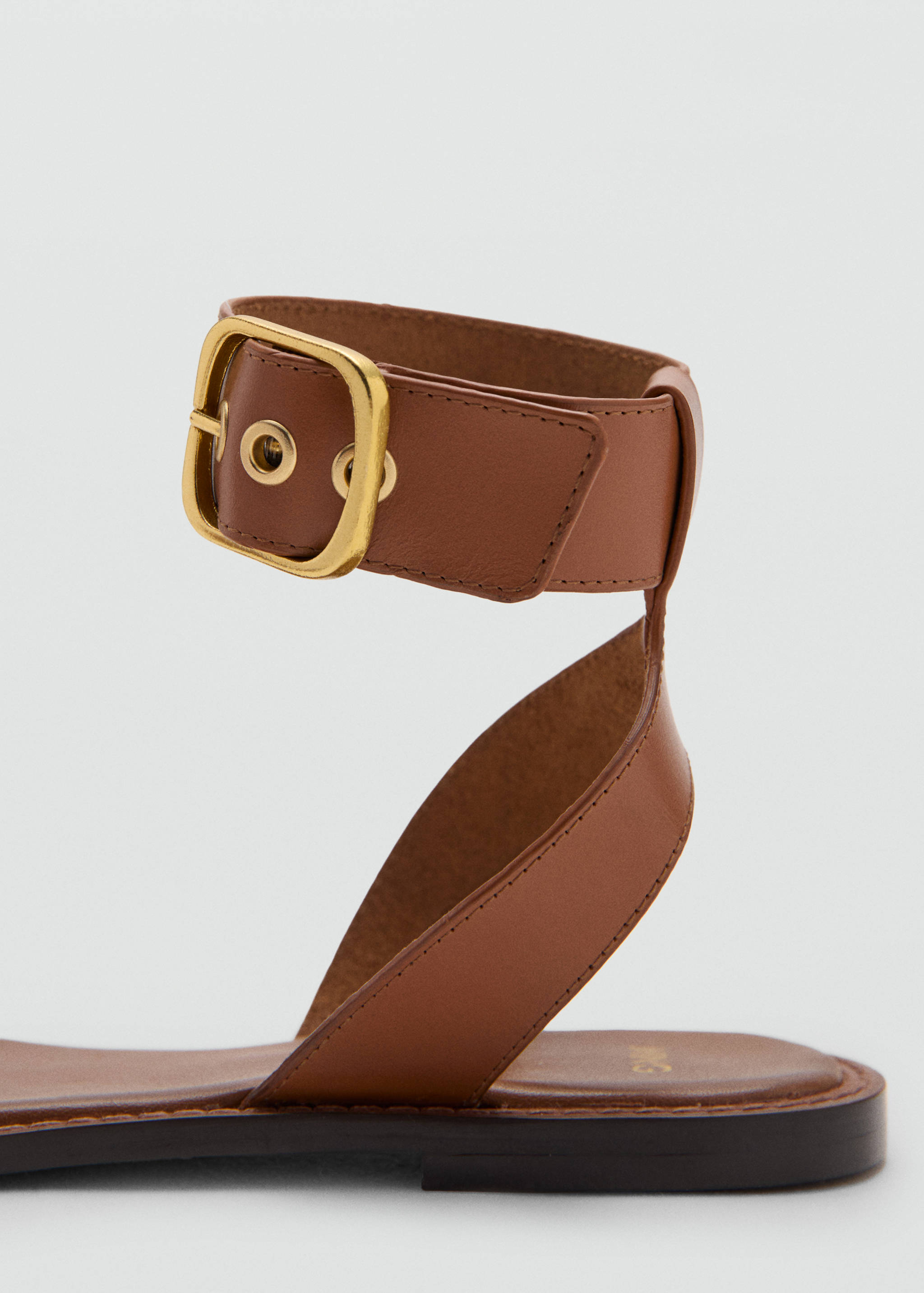 Leather strap sandals with buckles - Details of the article 1