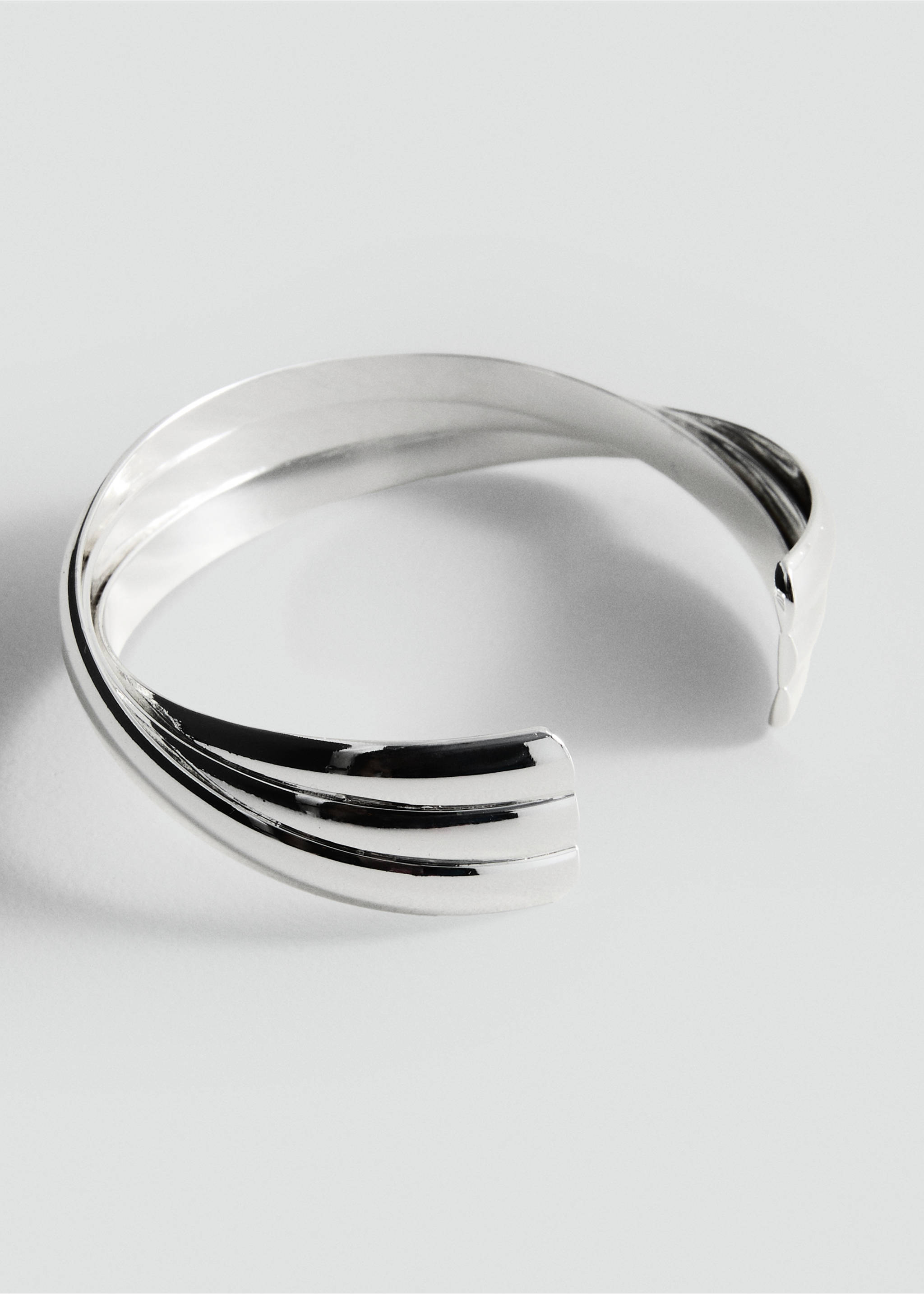 Rigid bracelet with relief - Medium plane, Silver. Ref: 37071397-00.