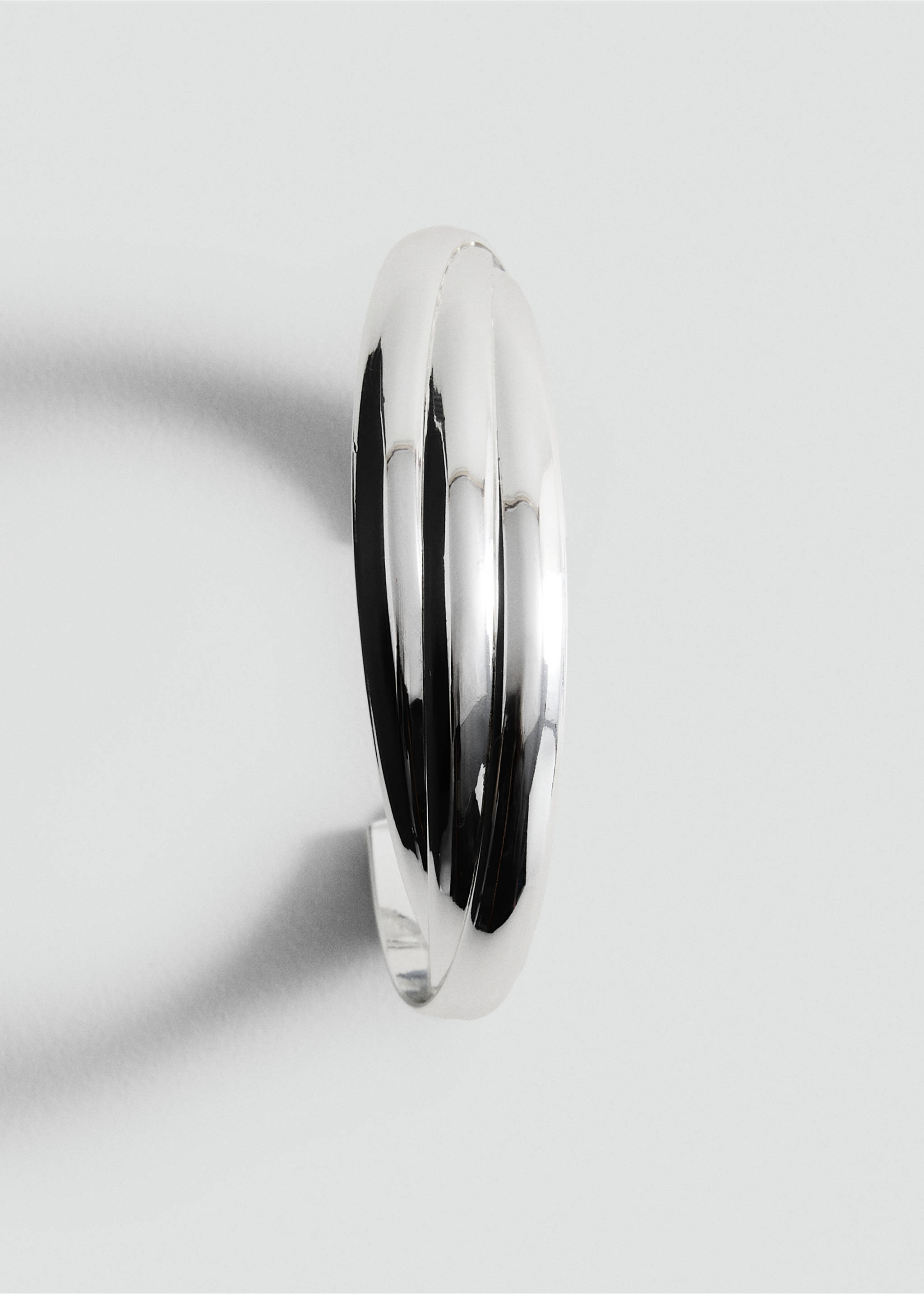 Rigid bracelet with relief - Details of the article 1, Silver. Ref: 37071397-00.