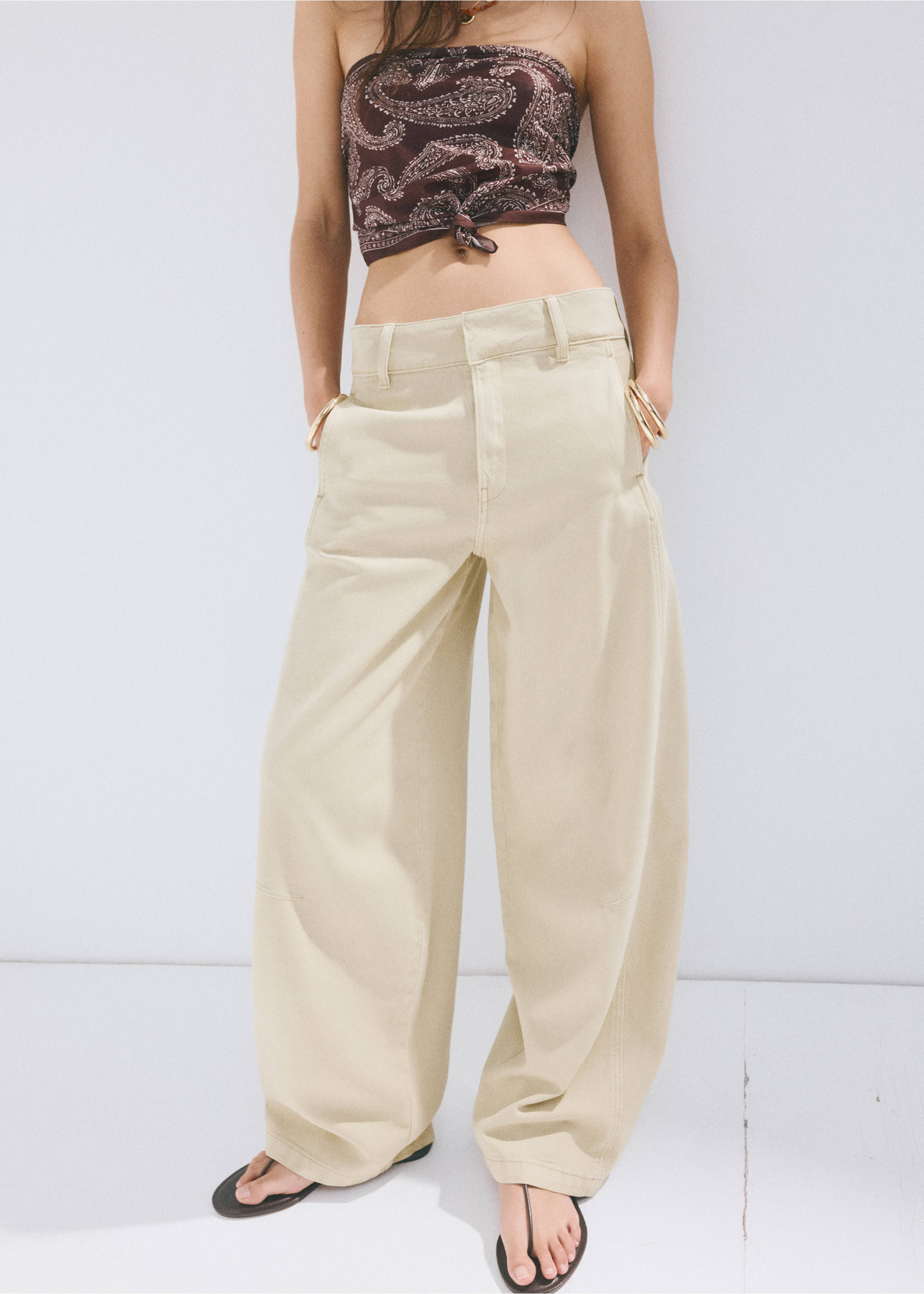 Jean balloon coutures - Plan moyen, Kaki. Ref: 37071399-00.