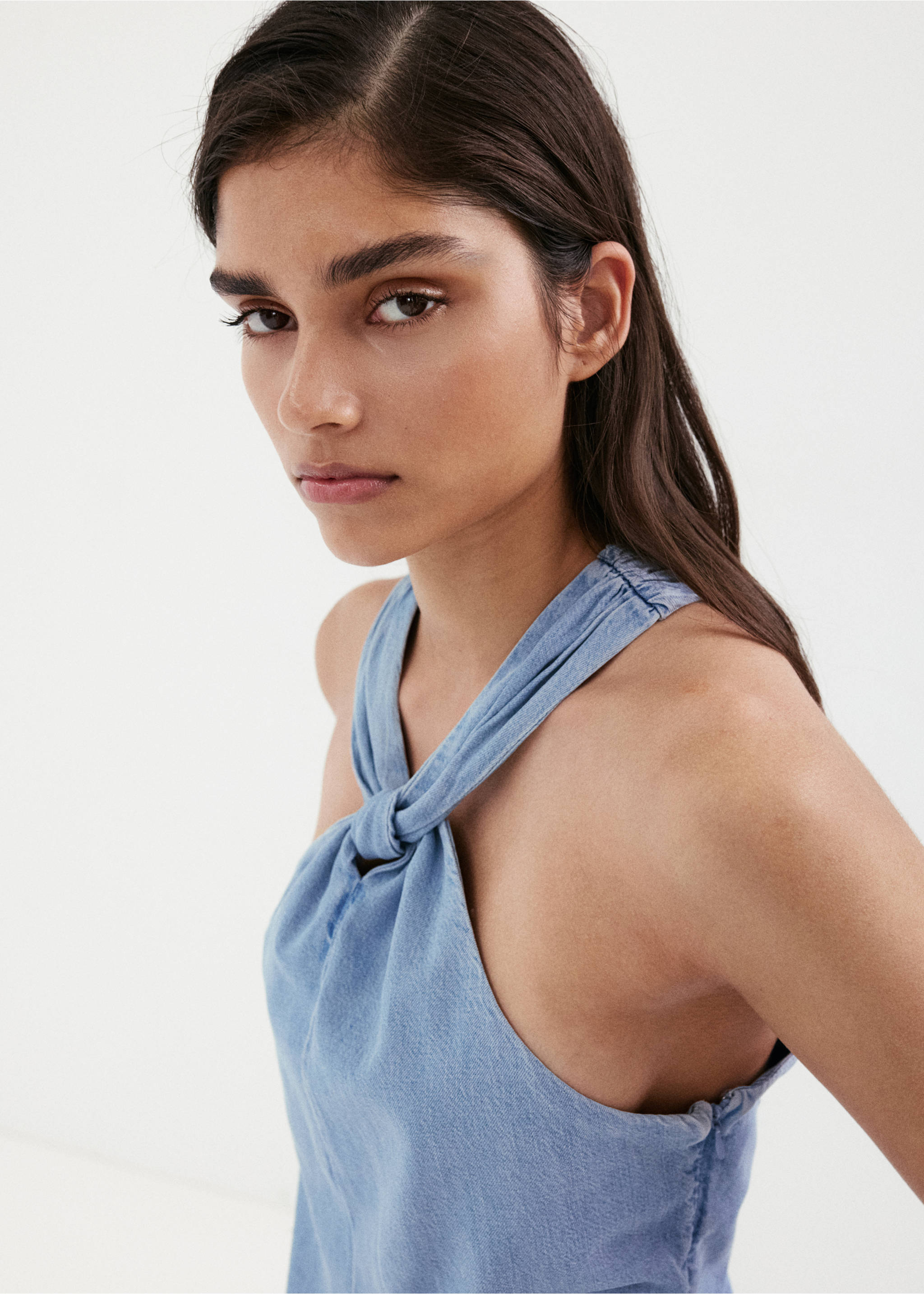 Cross-back strap denim top - Details of the article 1, Light Blue. Ref: 37071410-00.