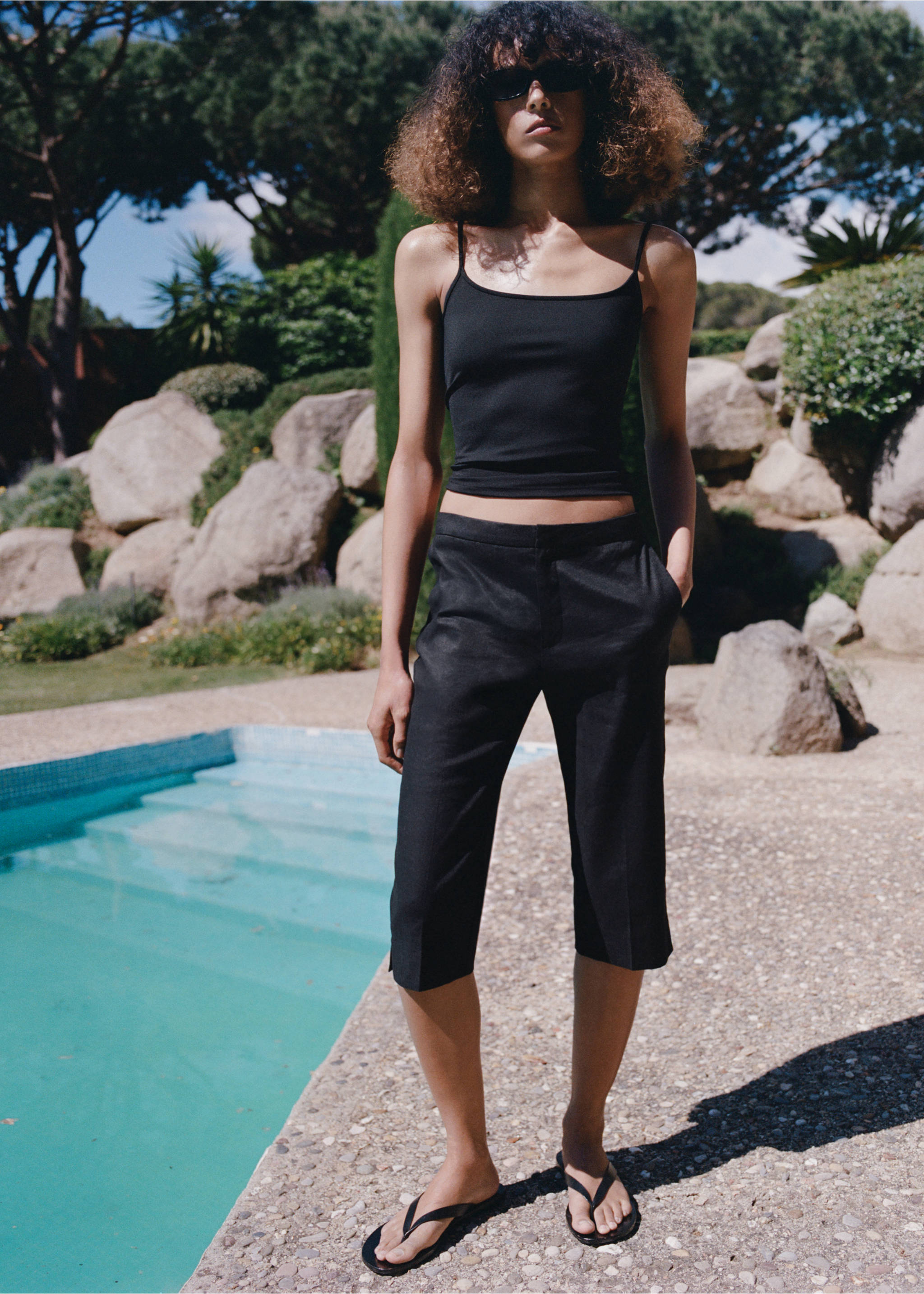 Linen capri trousers - General plane, Black. Ref: 37071415-00.