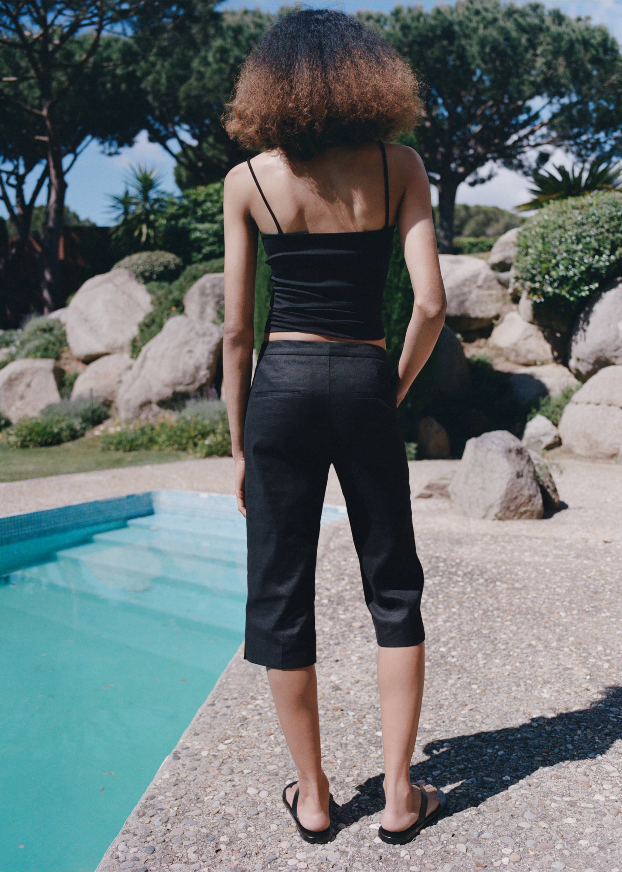 Linen capri trousers - Reverse of the article, Black. Ref: 37071415-00.