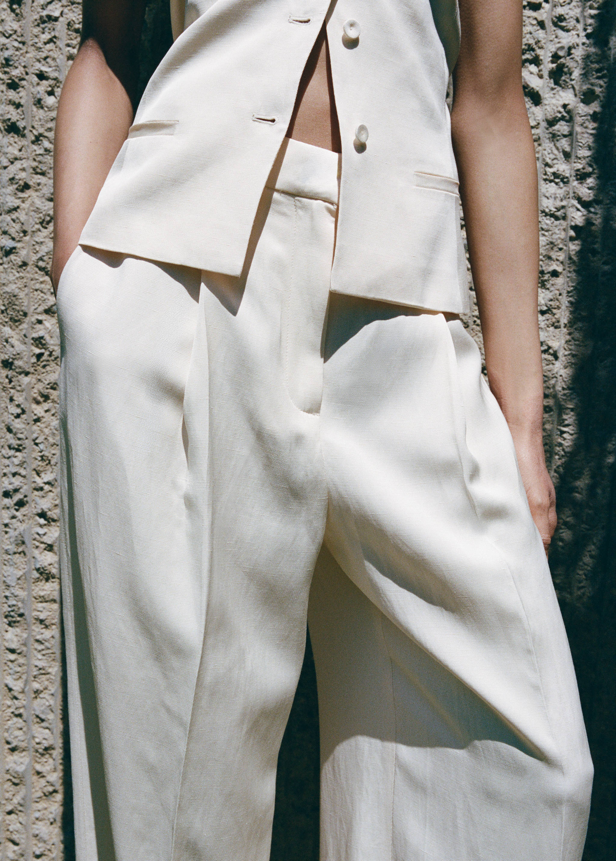 Straight-leg linen pleated pants - Details of the article 3