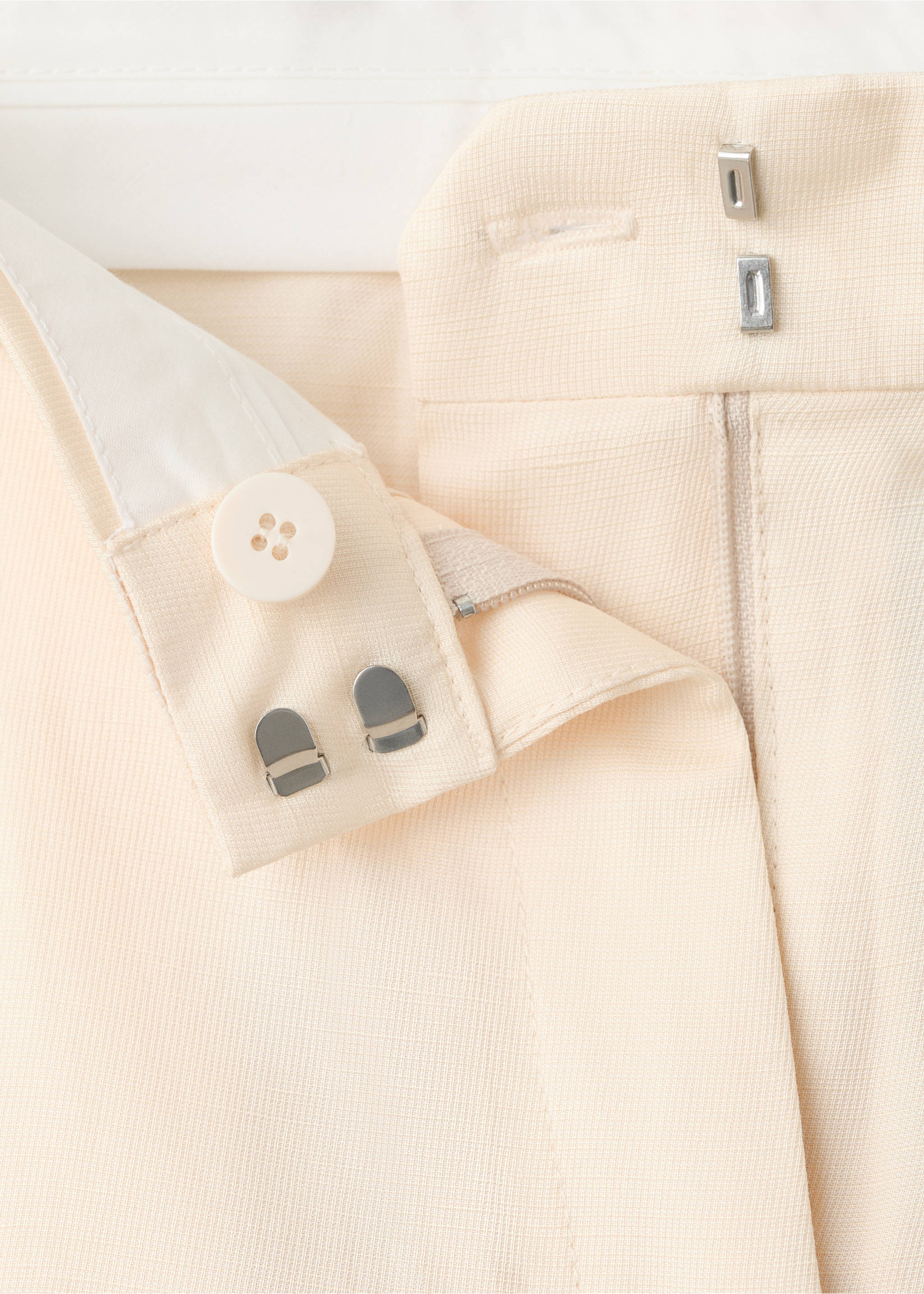 Straight-leg linen pleated pants - Details of the article 8, Ecru. Ref: 37071417-00.