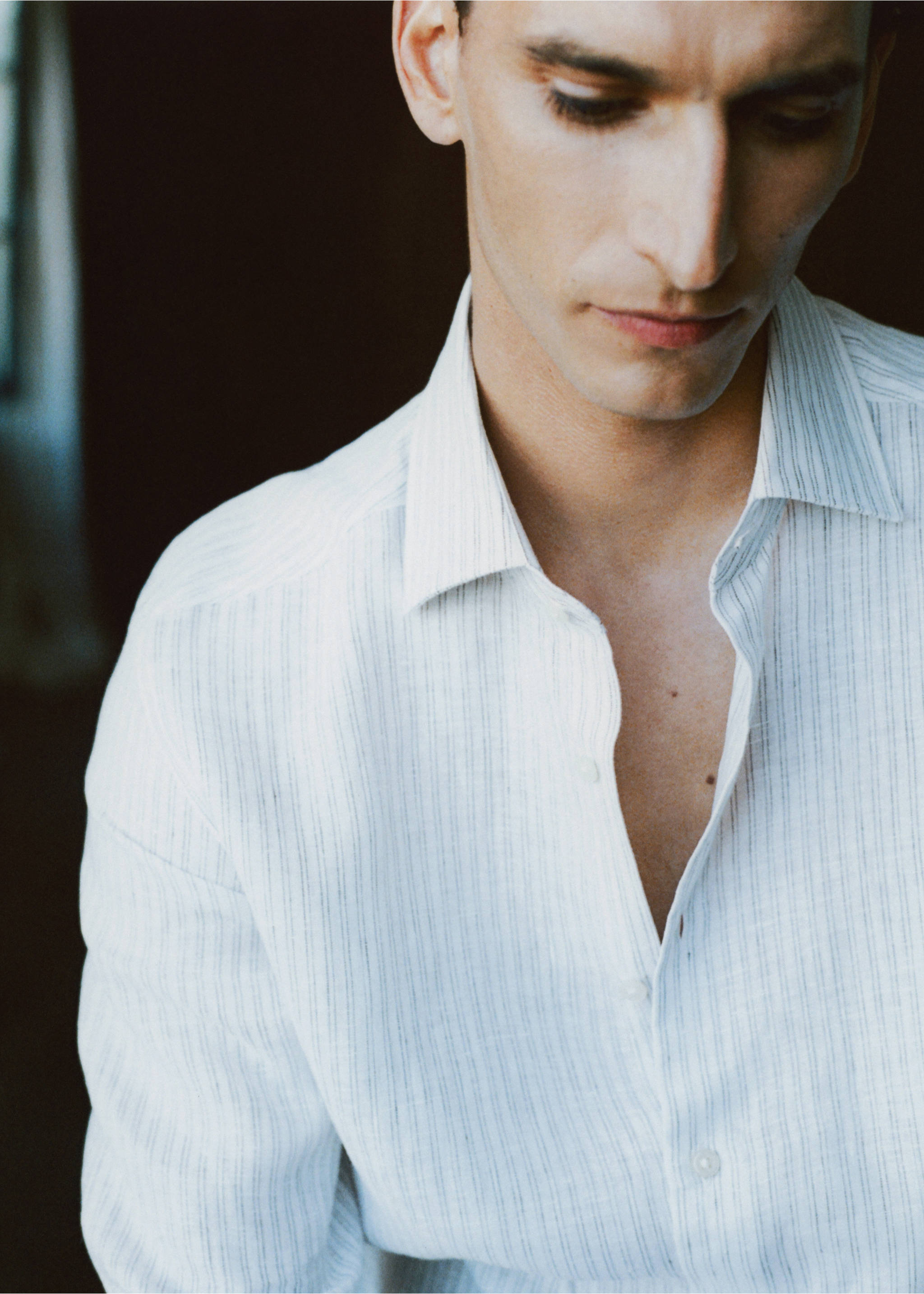 Chemise slim-fit 100 % lin - Détail de l'article 6, Blanc. Ref: 37071424-00.