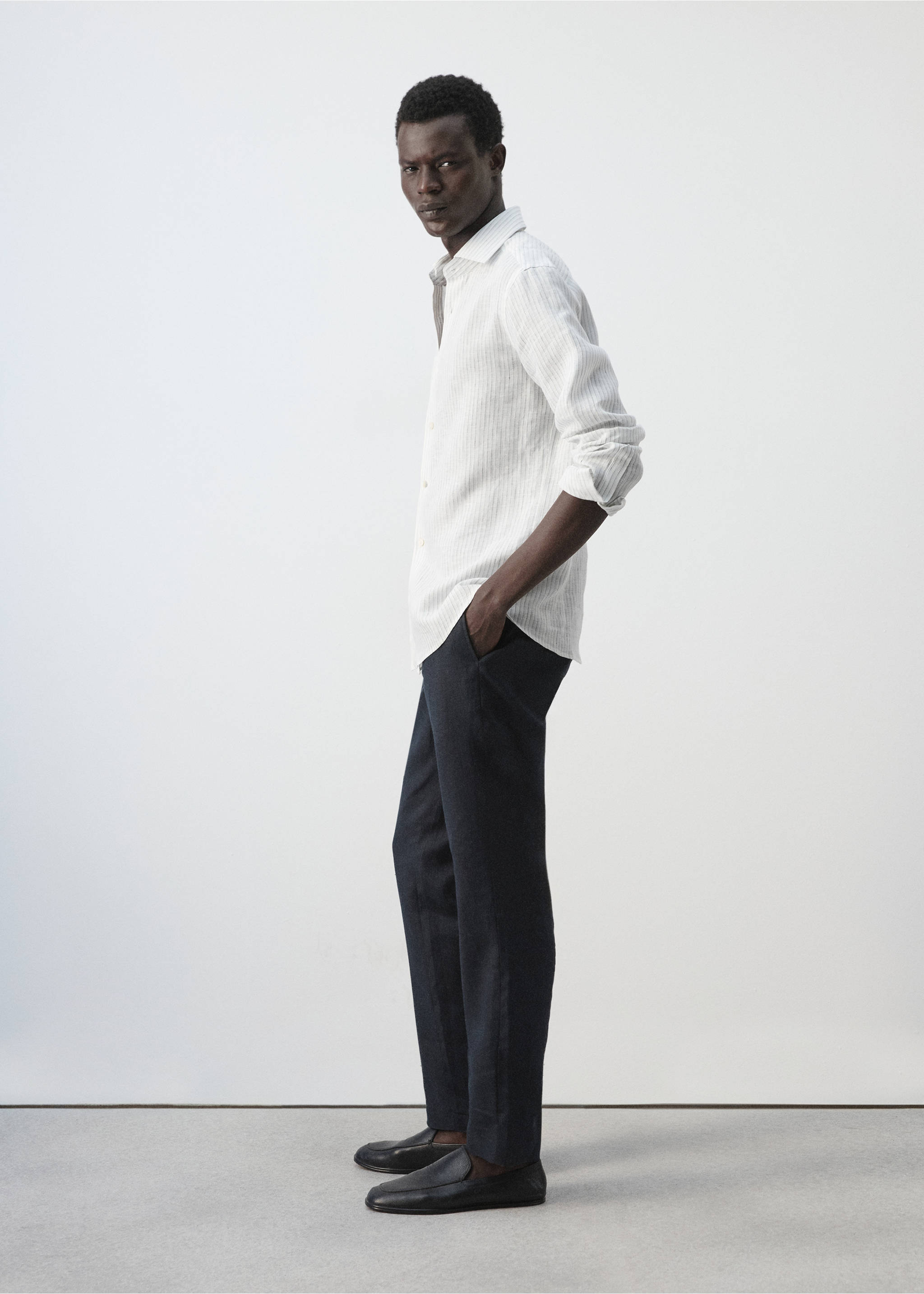 100% linen slim-fit shirt - Details of the article 2, Sky Blue. Ref: 37071424-00.