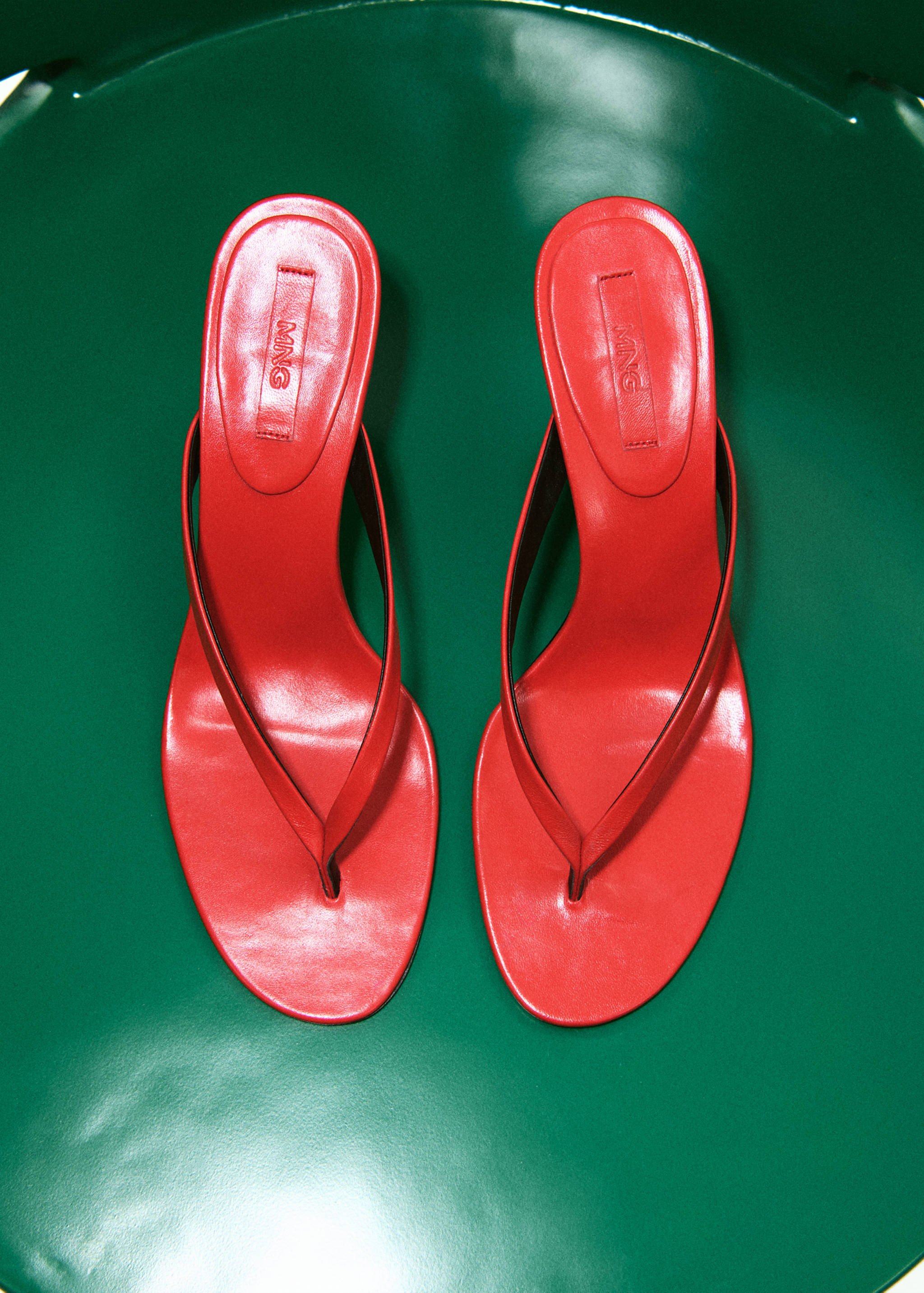 Leather sandal with funnel heel - General plane