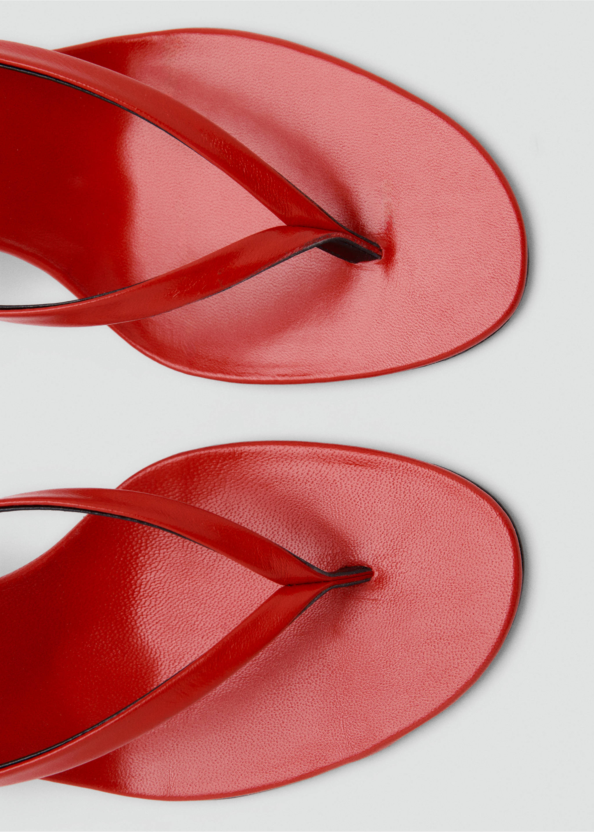 Leather sandal with funnel heel - Details of the article 3, Red. Ref: 37071425-00.