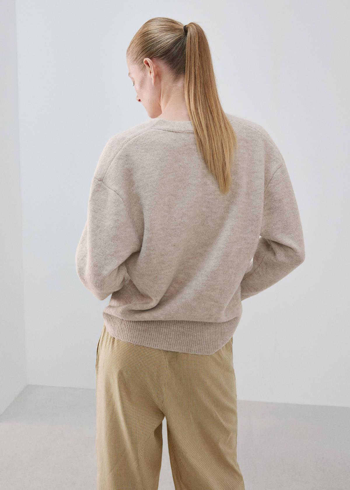 V-neck knitted cardigan — Light/Pastel Grey