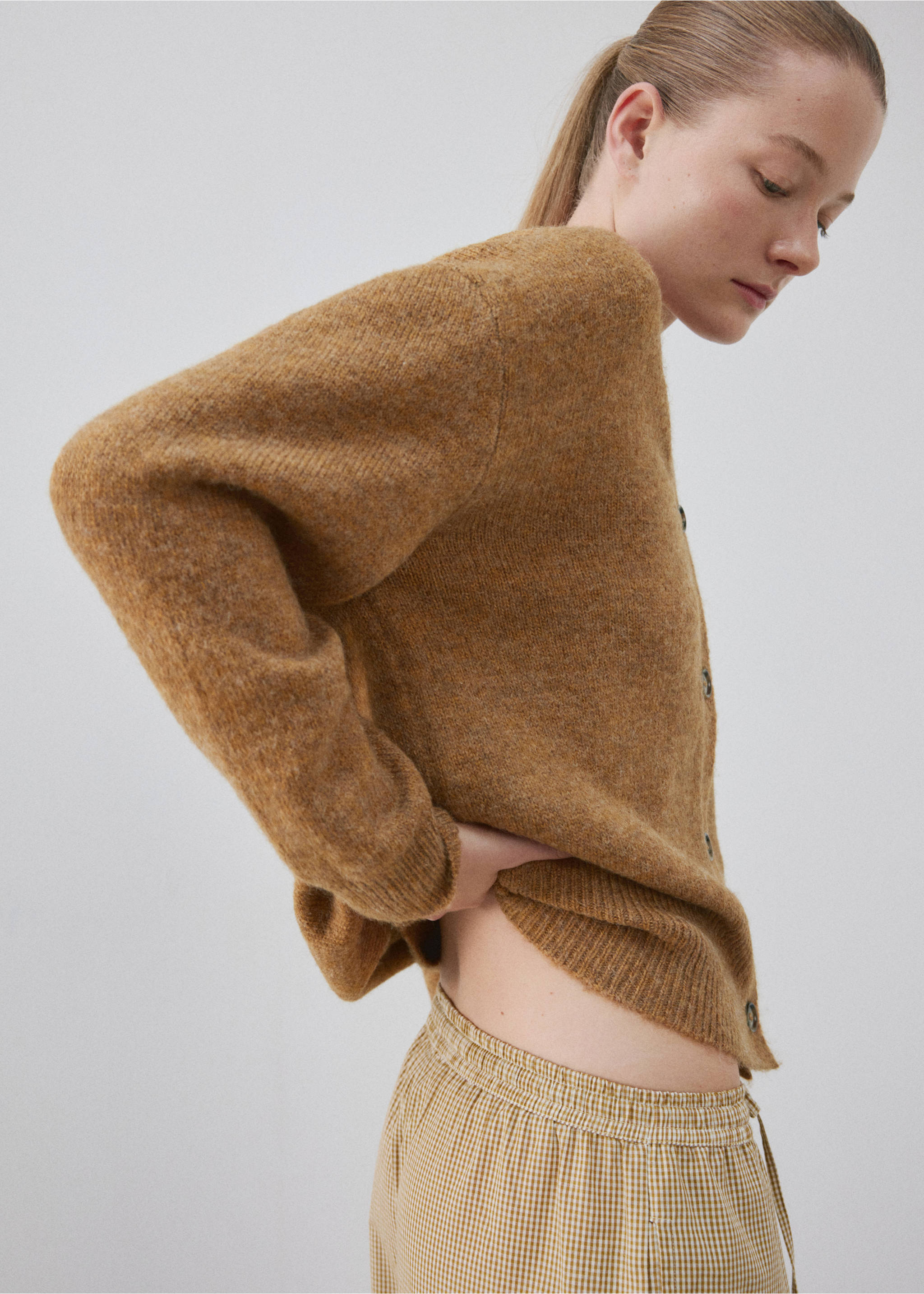 V-neck knitted cardigan - Medium plane, Brown. Ref: 37071439-00.