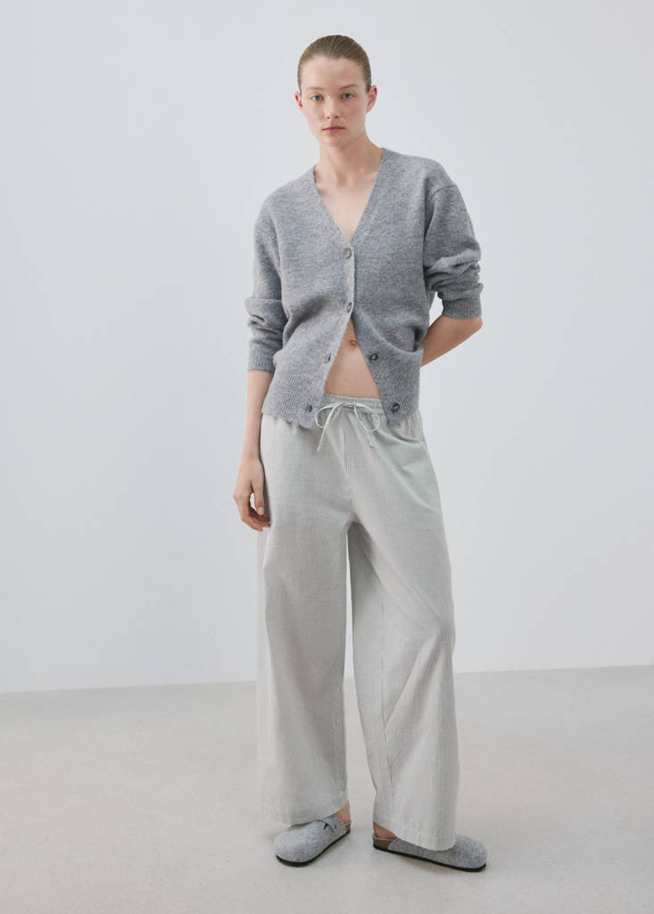V-neck knitted cardigan — Grey