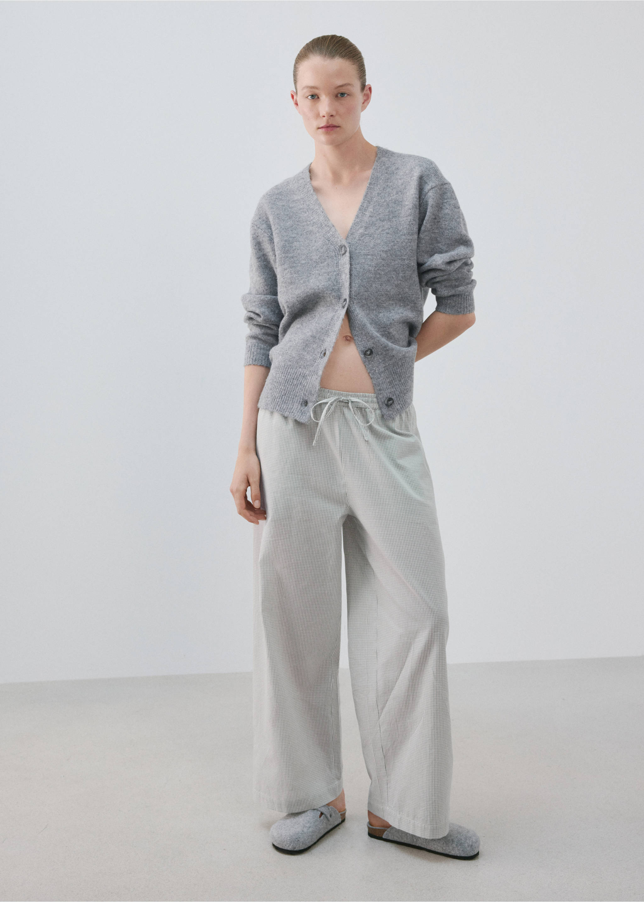 V-neck knitted cardigan - General plane, Grey. Ref: 37071439-00.