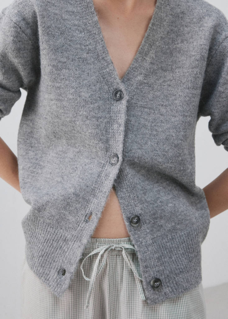 V-neck knitted cardigan — Grey