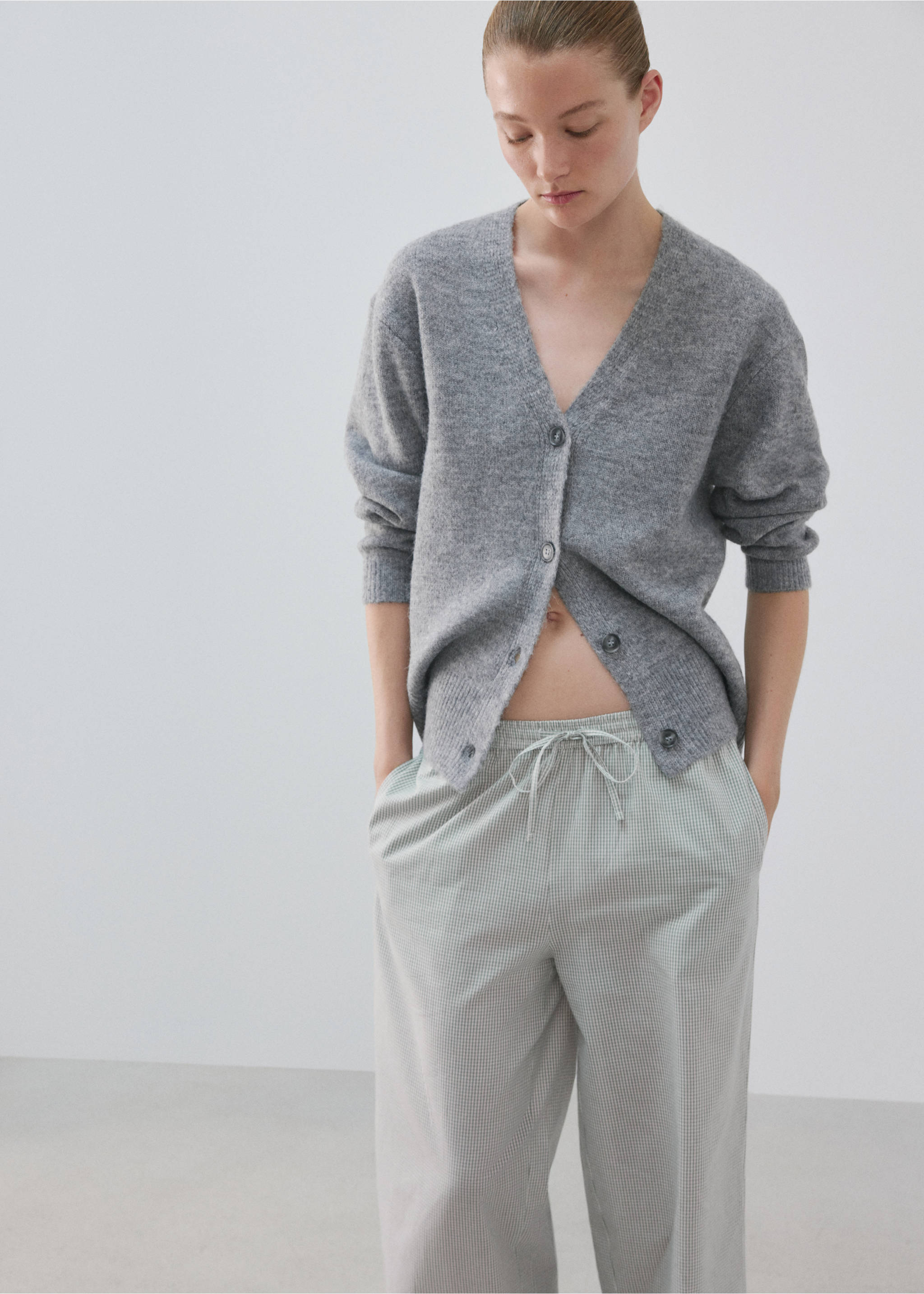 V-neck knitted cardigan - Details of the article 1, Grey. Ref: 37071439-00.