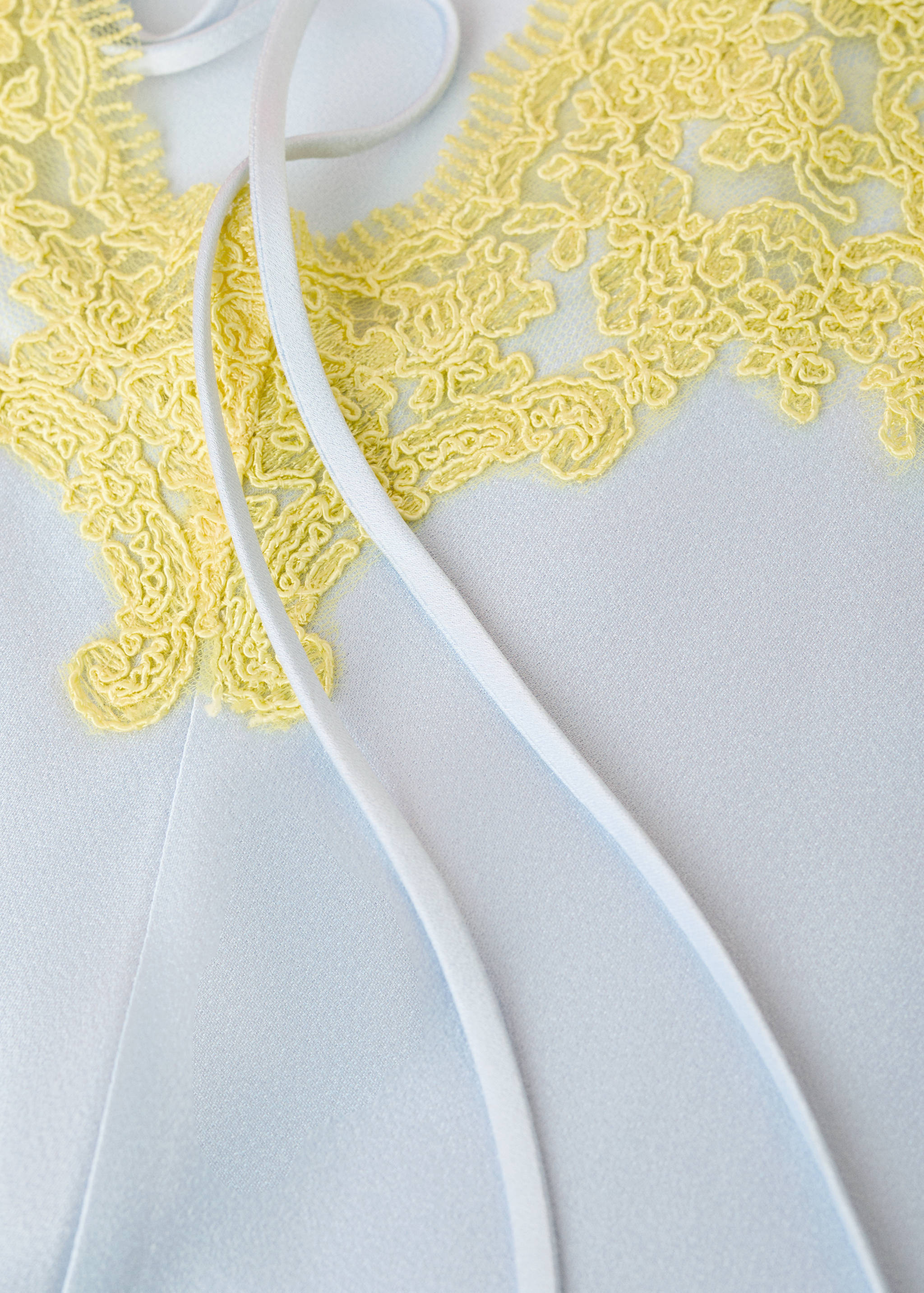 Satin dress with relief lace - Details of the article 8