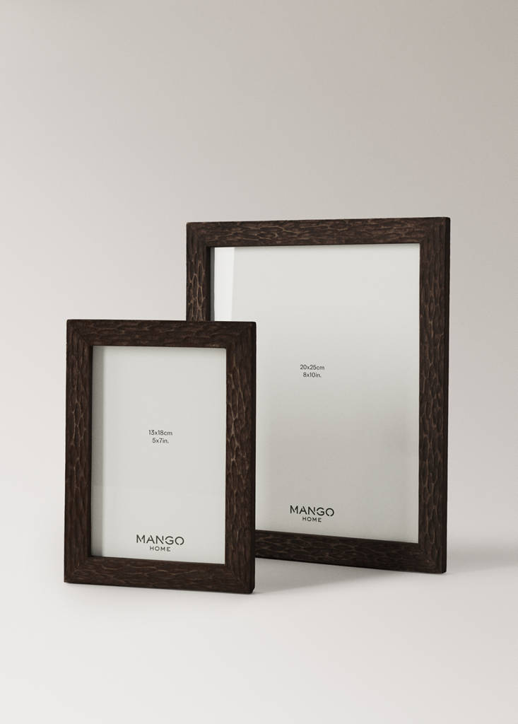 Small carved wooden photo frame — Chocolate