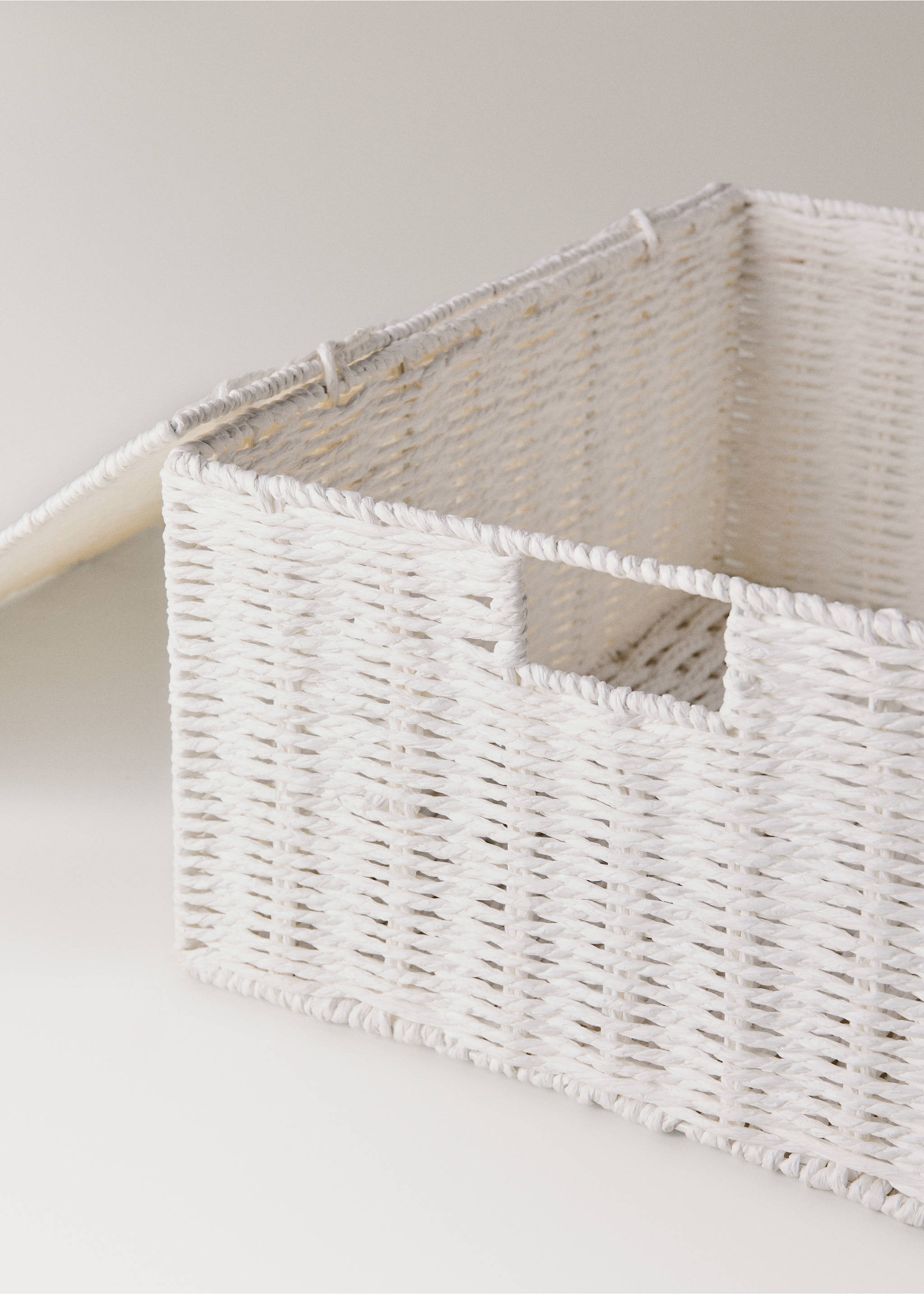 Medium-sized braided paper box - Details of the article 1, White. Ref: 37071450-00.
