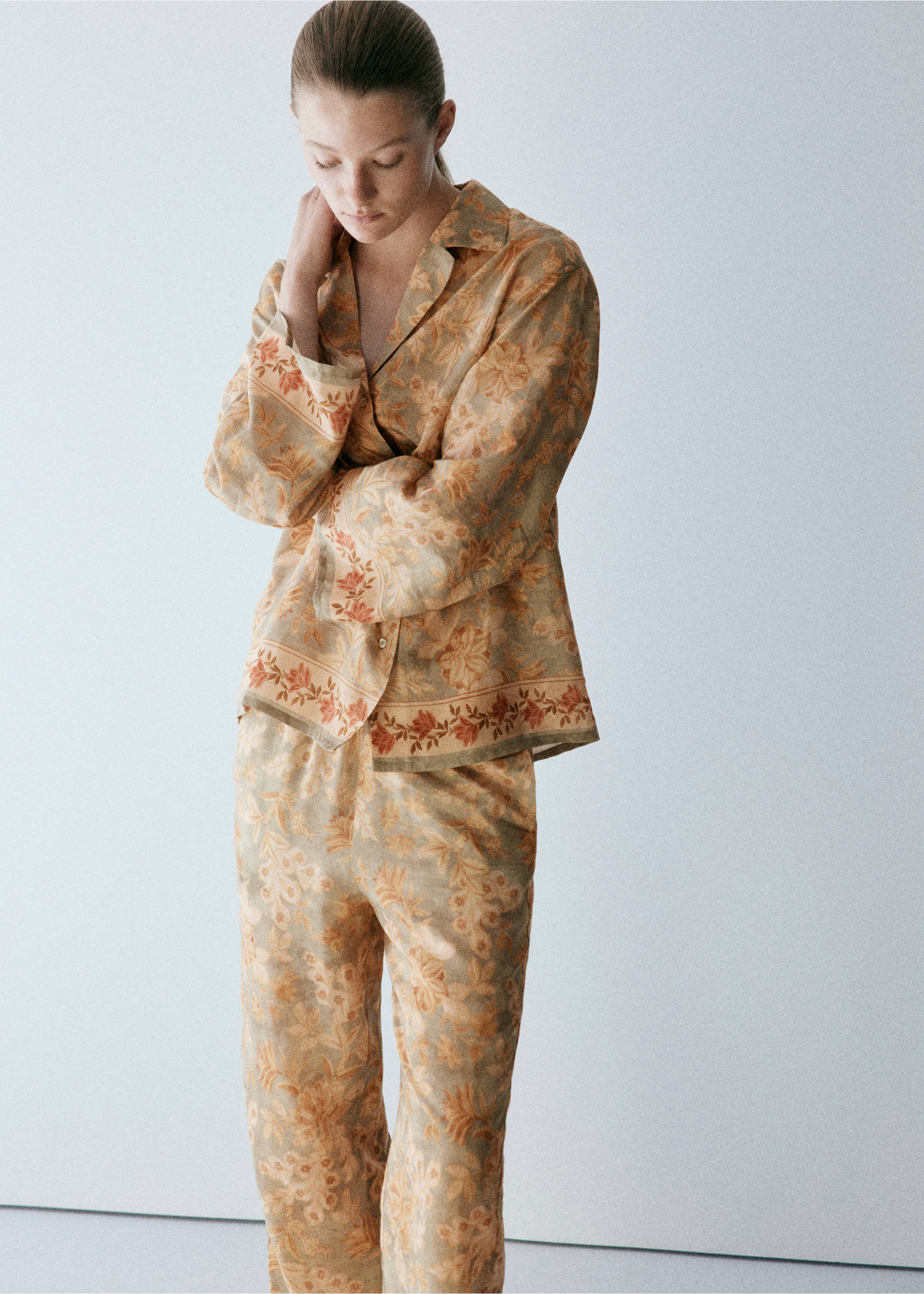 Floral print trousers - Details of the article 1, Green. Ref: 37071461-00.