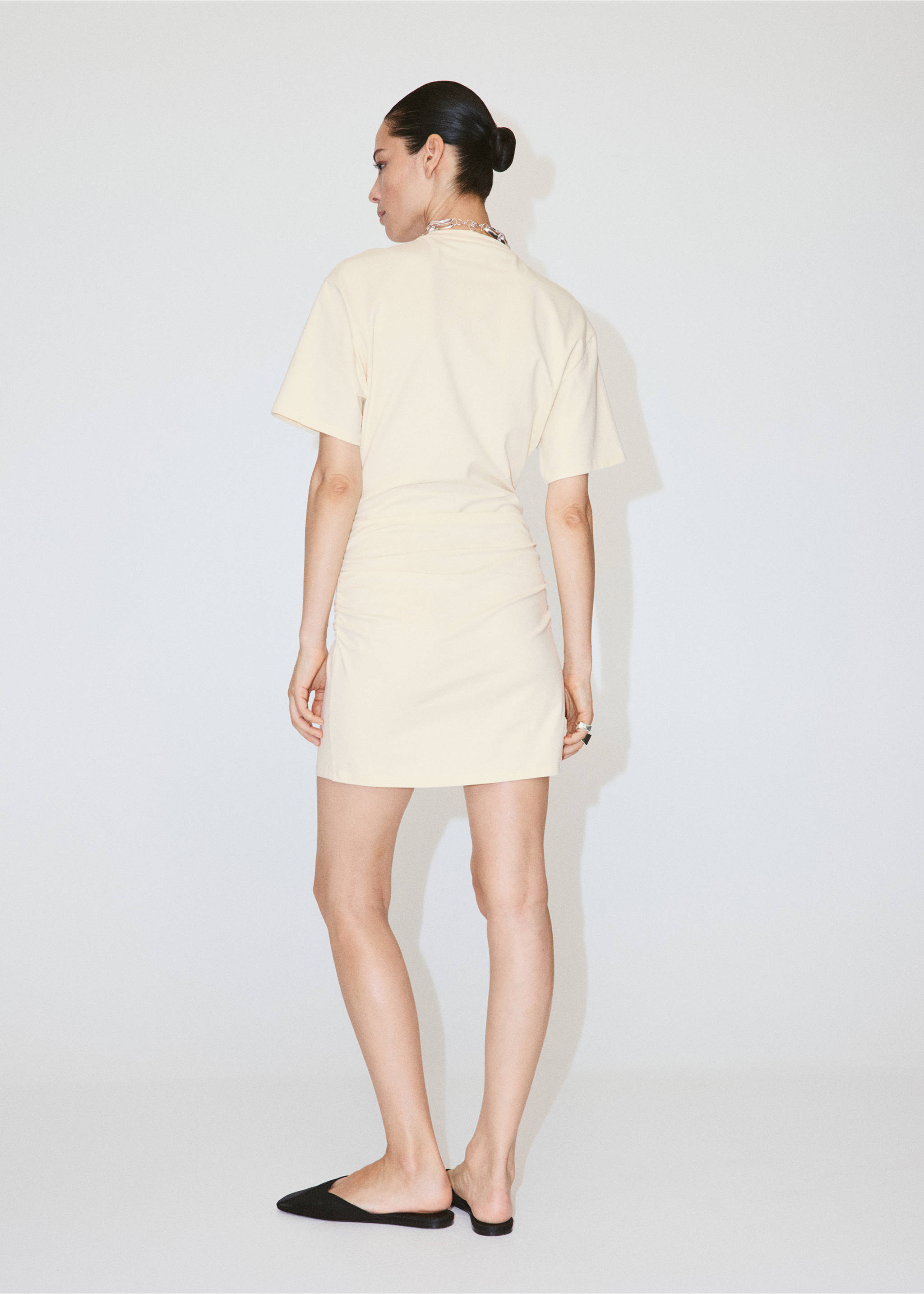 Cotton dress with gathered sides - Reverse of the article, Vanilla. Ref: 37071465-00.