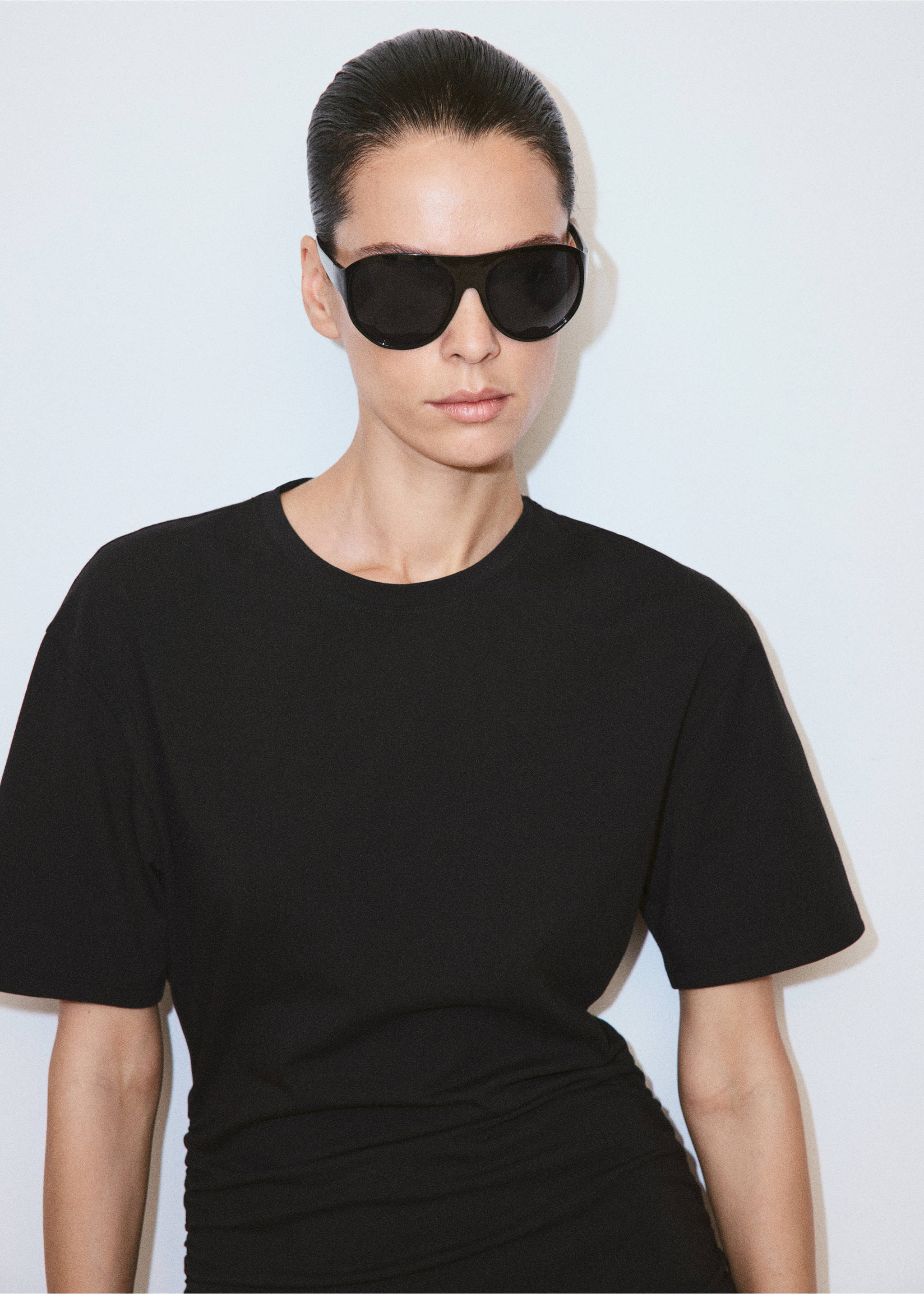Cotton dress with gathered sides - Details of the article 1, Black. Ref: 37071465-00.