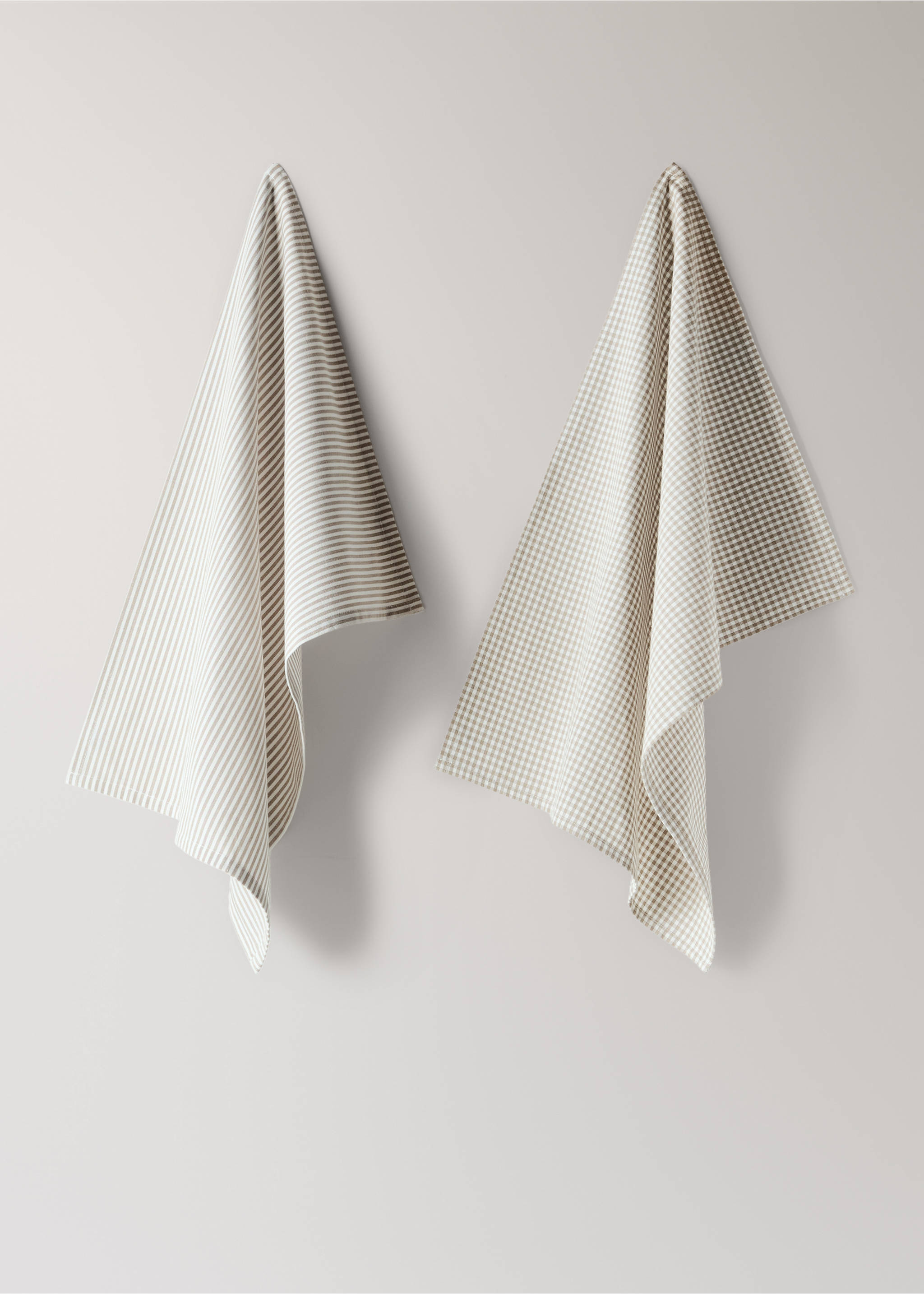 Check and stripe-print kitchen towels - Article without model, Light/Pastel Brown. Ref: 37071472-00.