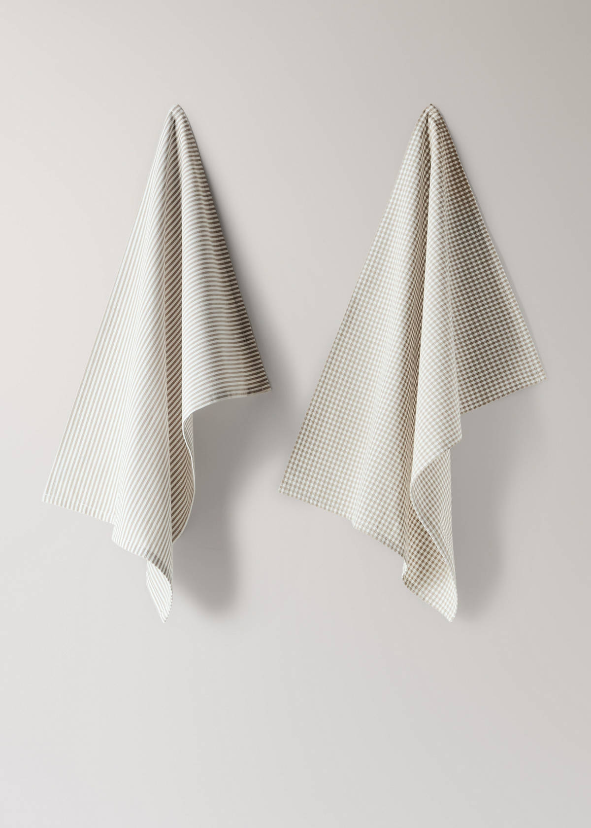 Check and stripe-print kitchen towels — Light/Pastel Brown