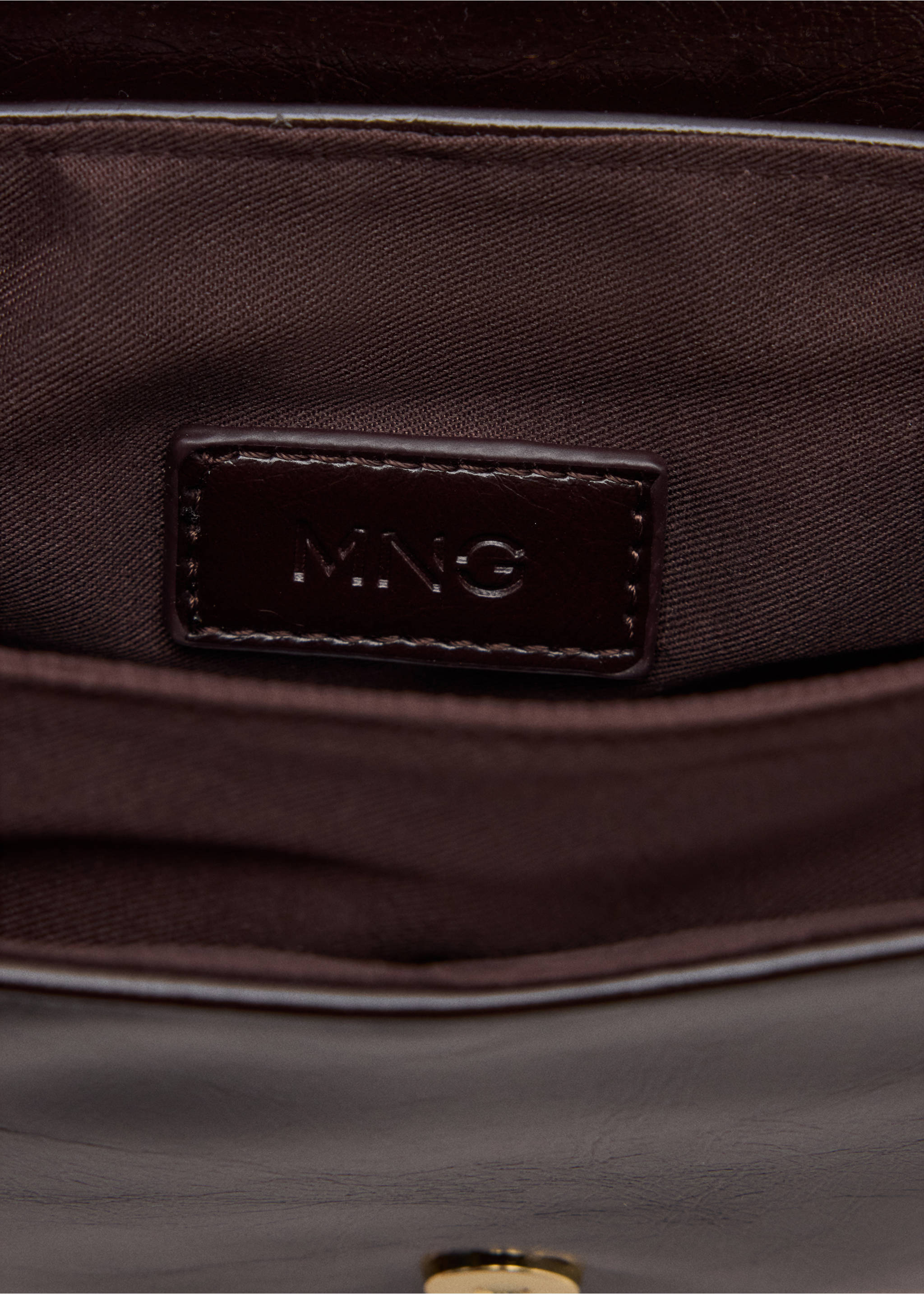 Small crossbody bag - Details of the article 2, Burgundy. Ref: 37071478-00.