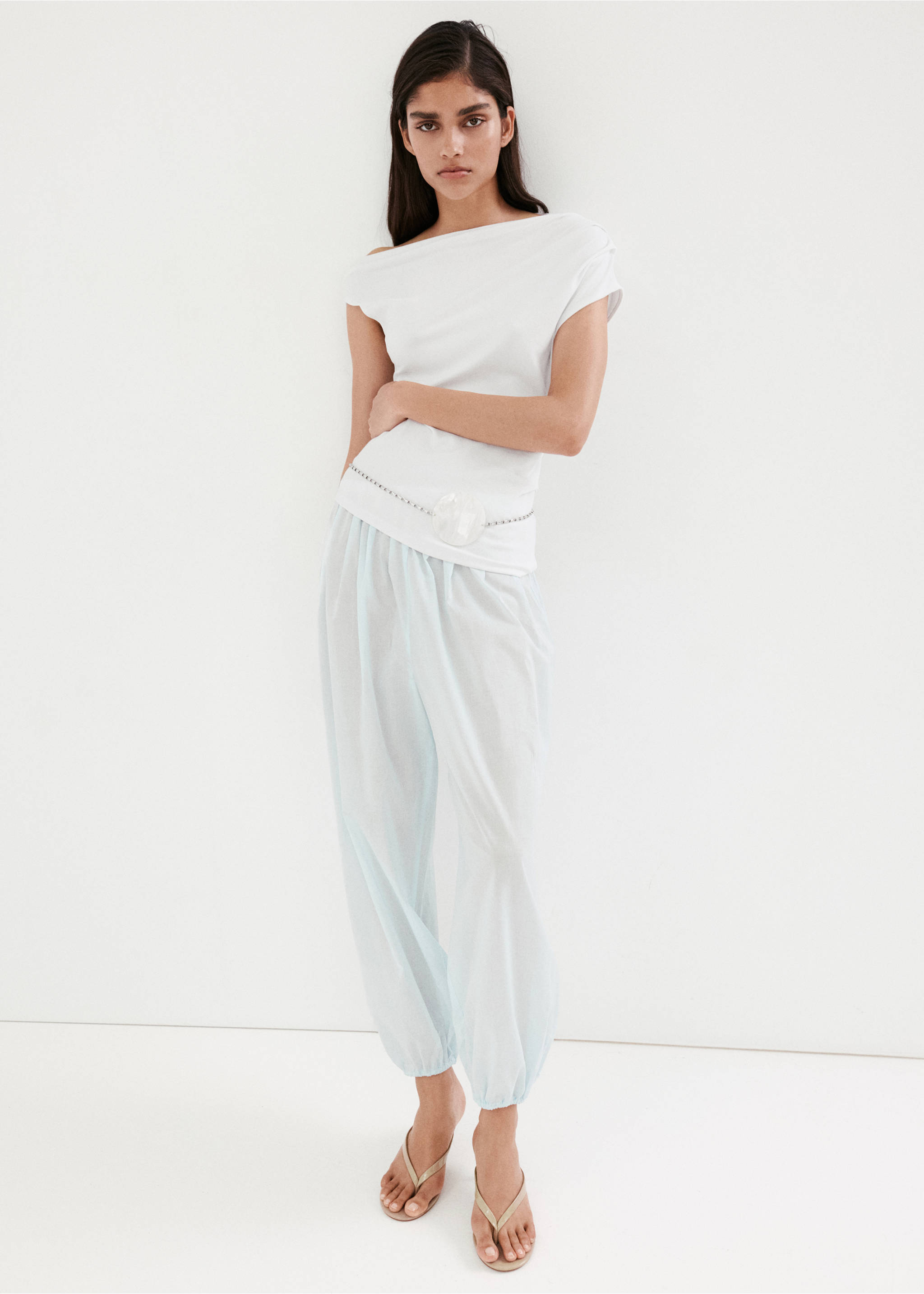 T-shirt asymétrique froncé - Plan général, Blanc. Ref: 37071483-00.