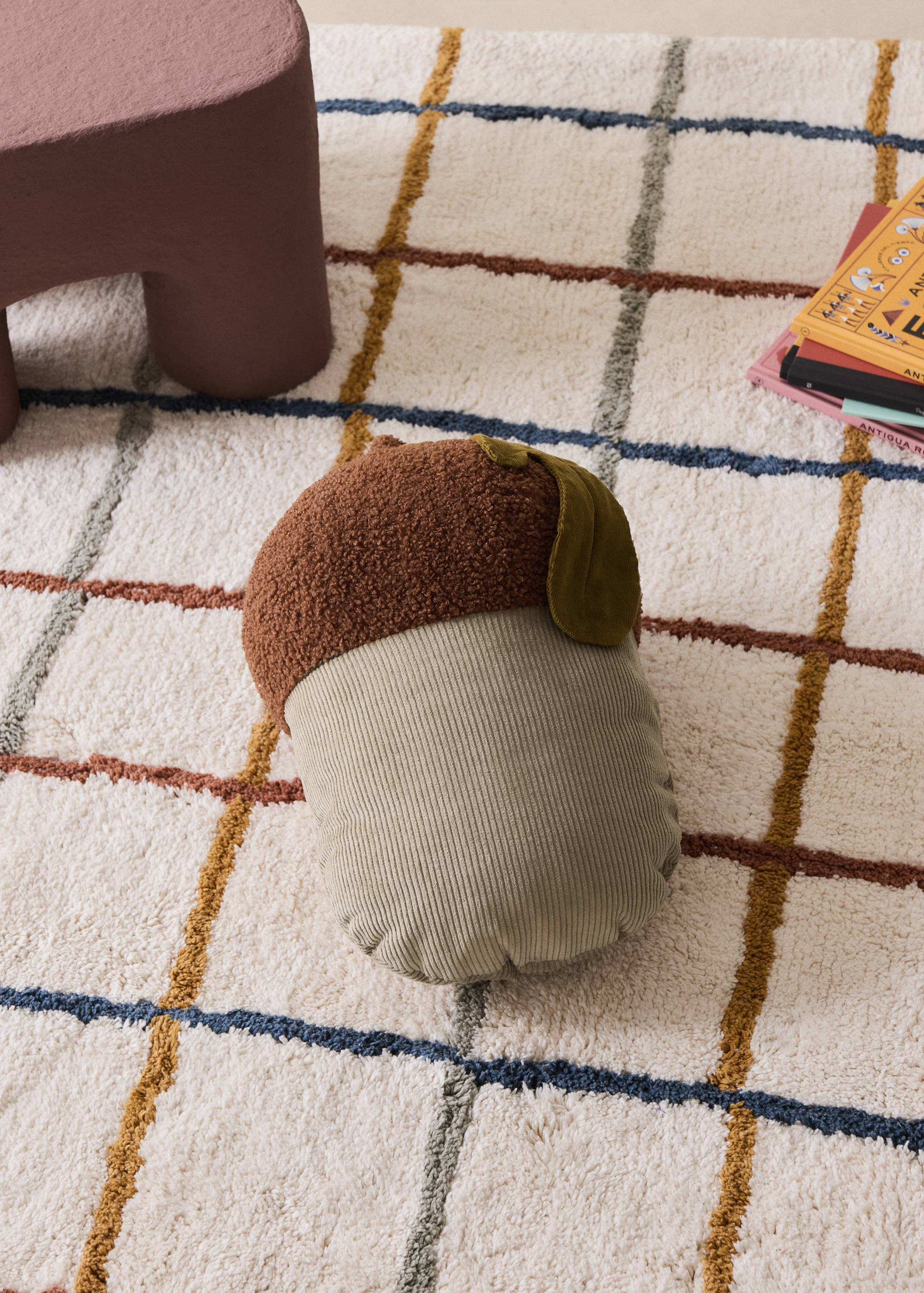 Acorn-shaped cushion - General plane