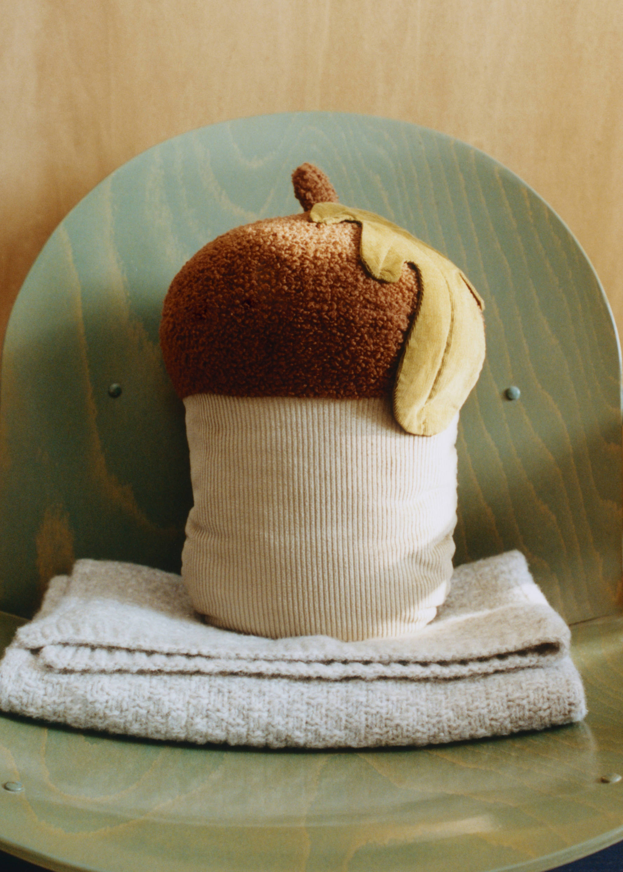 Acorn-shaped cushion - Details of the article 5