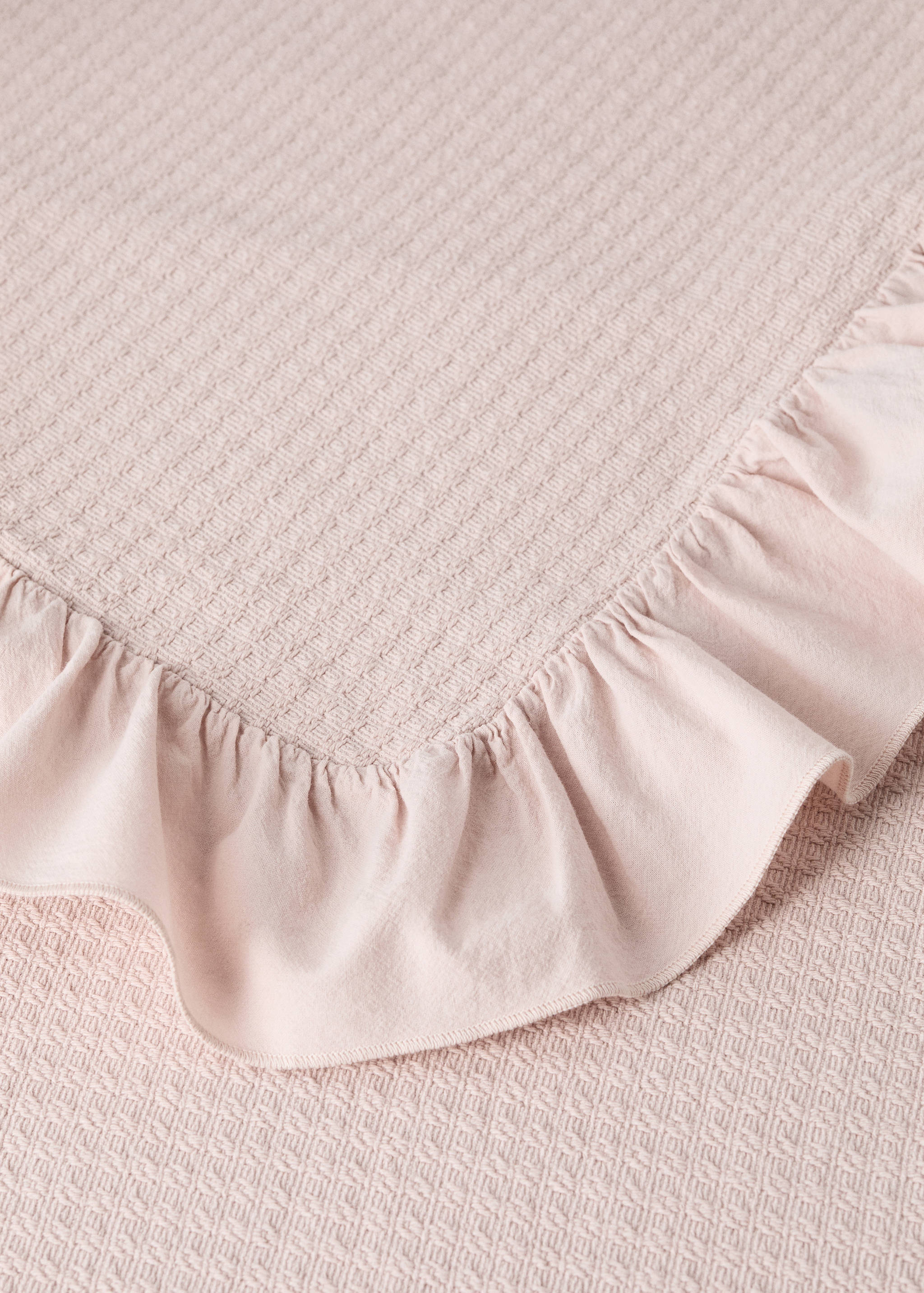 Jacquard cotton bedspread with ruffle for mini cot - Details of the article 2