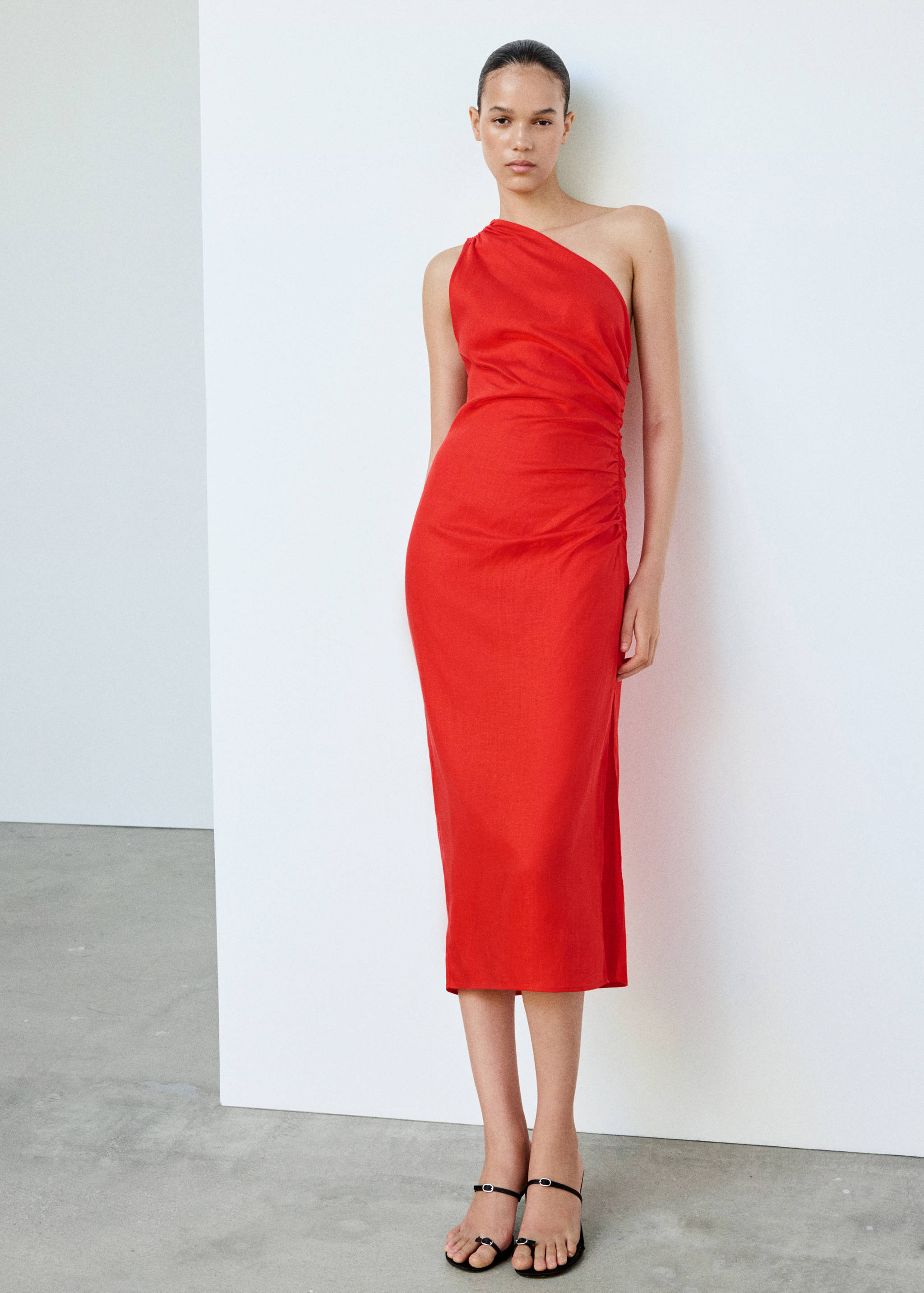 Asymmetrical pleated dress - General plane