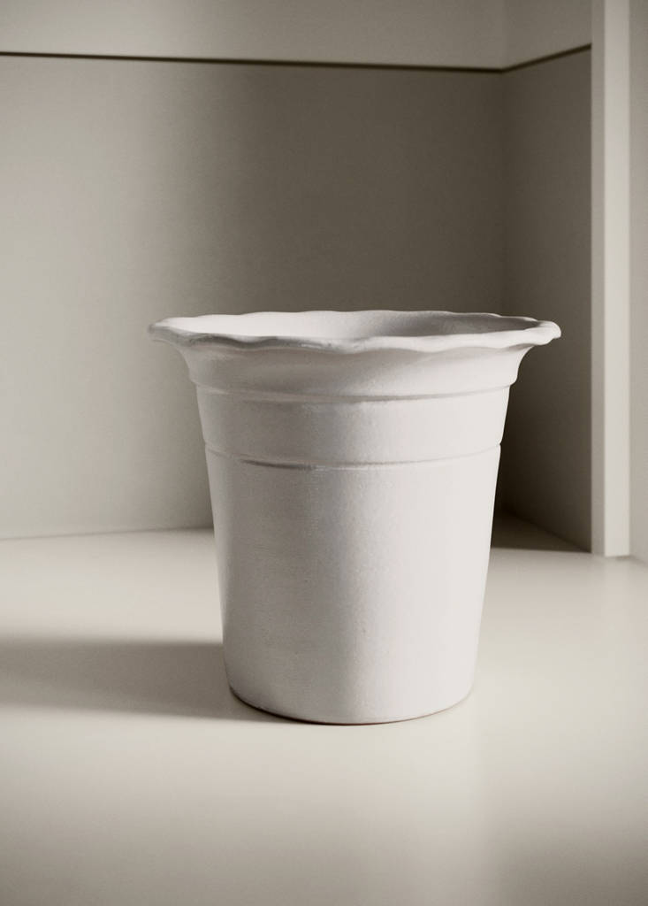 Terracotta medium wave-patterned planter — Light Heather Grey