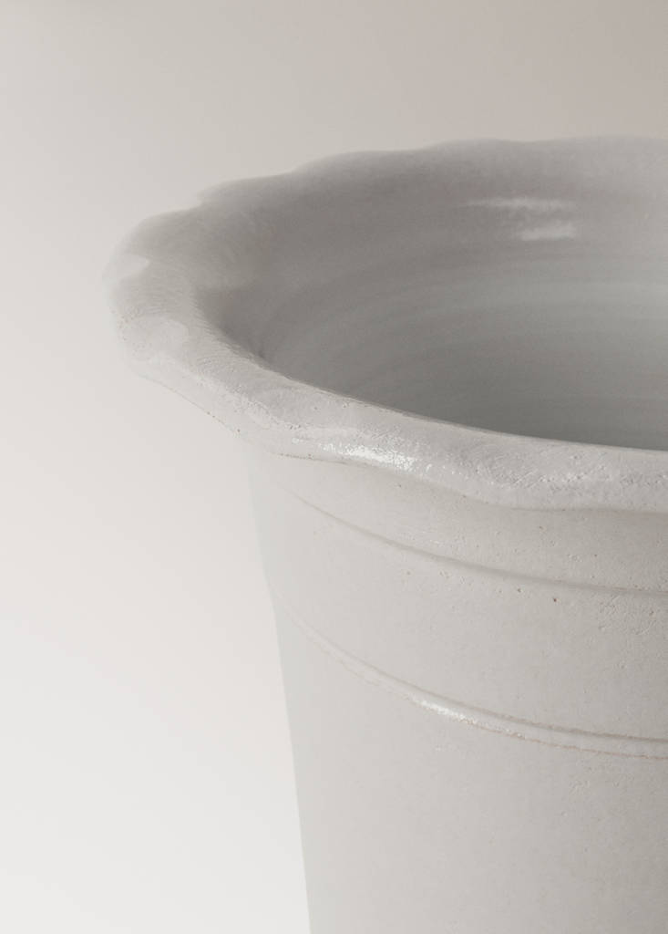 Terracotta medium wave-patterned planter — Light Heather Grey
