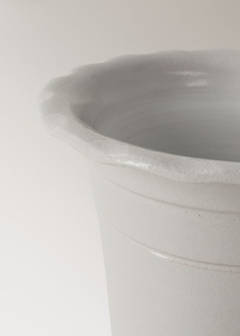 Terracotta medium wave-patterned planter — Light Heather Grey 2