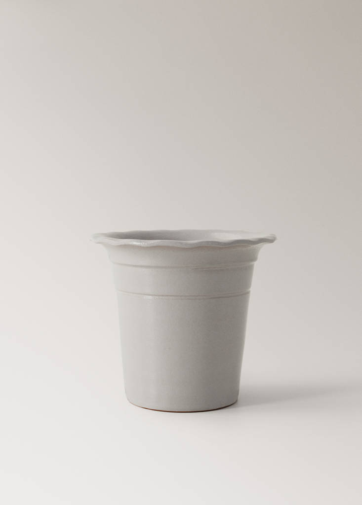 Terracotta medium wave-patterned planter — Light Heather Grey