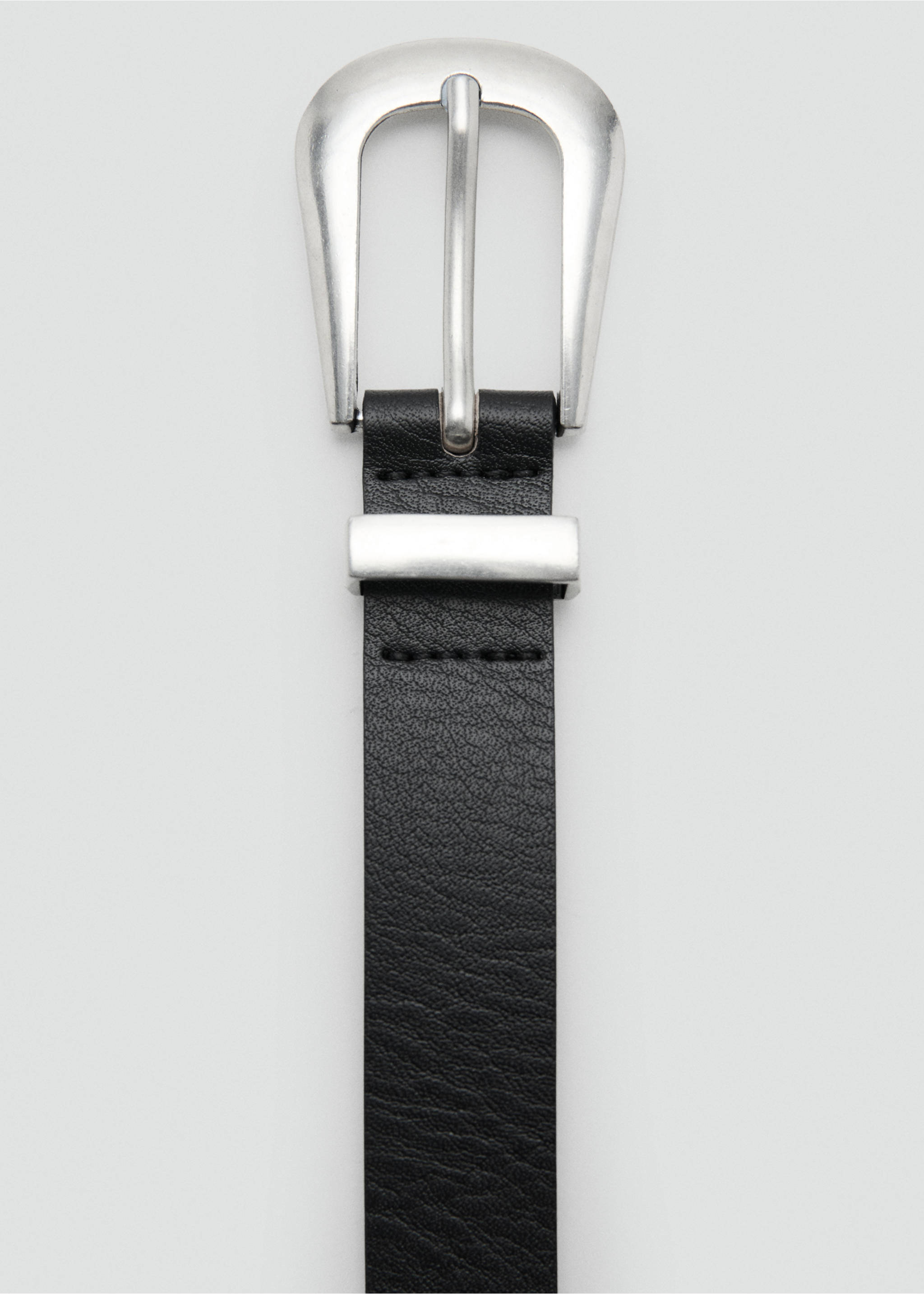 Ceinture en cuir détail métallique - Détail de l'article 1, Noir. Ref: 37071515-00.