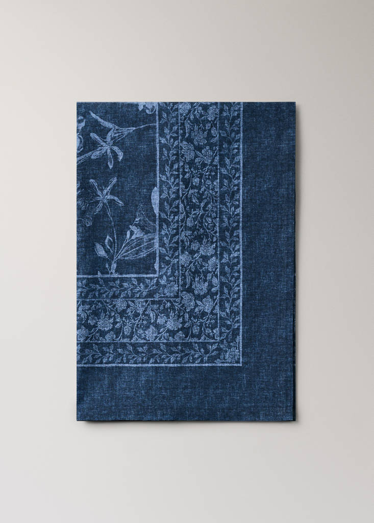Block print style cotton tablecloth for 6 to 8 guests - thumbnail 2