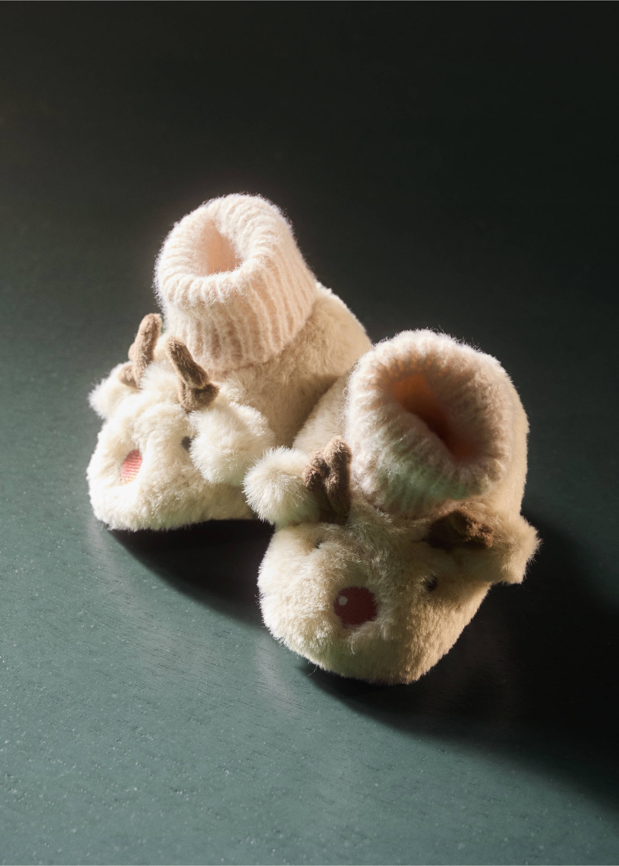 Off-white plush faux-fur home slippers with reindeer details and a ribbed knit collar., Sand. Ref: 37071538-00.