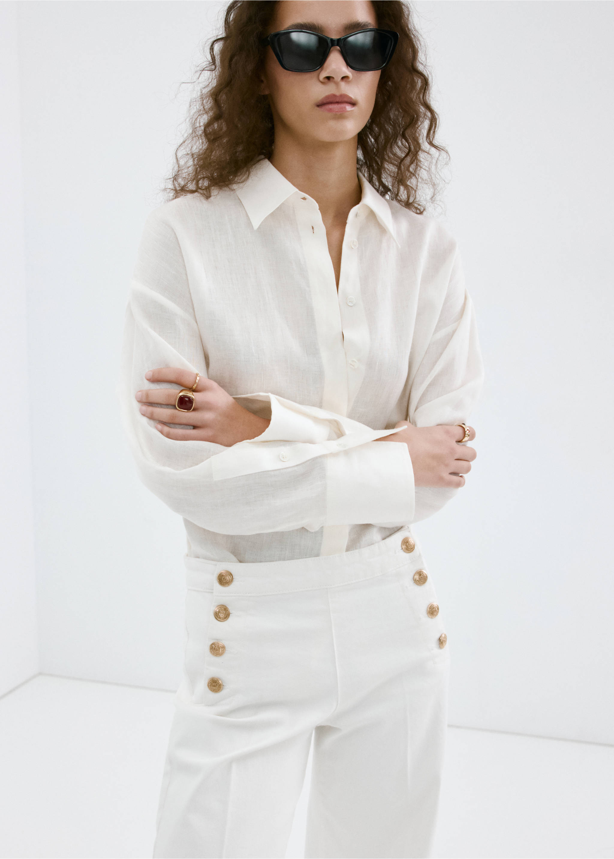Wide-leg jeans with side buttons - Details of the article 1, White. Ref: 37071547-00.