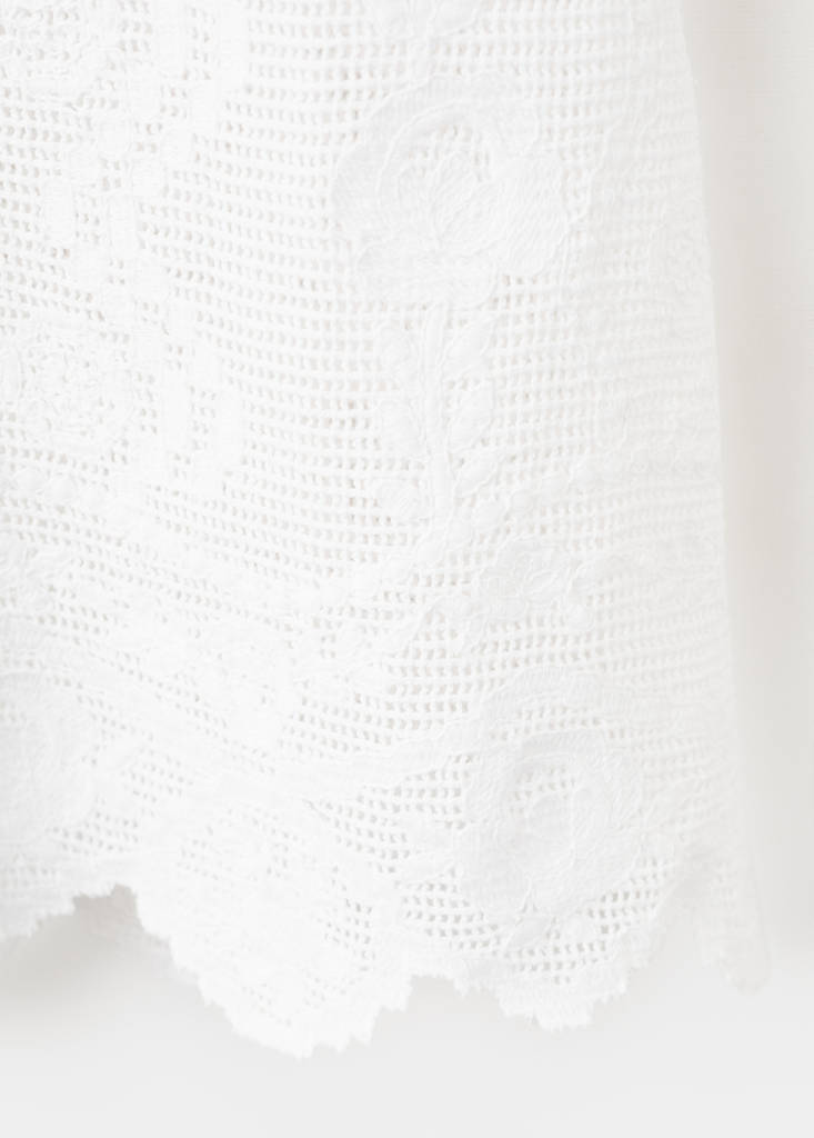 Scalloped hem crochet dress — White