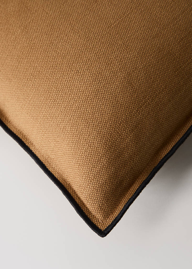 Linen cotton cushion cover with overlock tab 40x60 cm — Curry