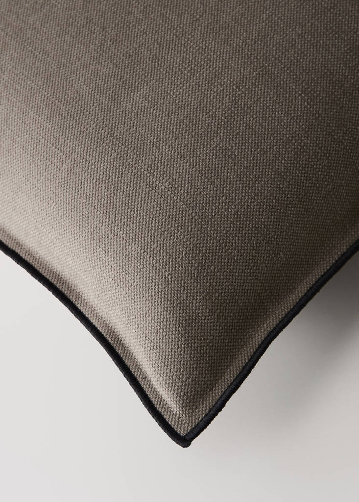 Linen cotton cushion cover with overlock tab 40x60 cm — Medium Brown