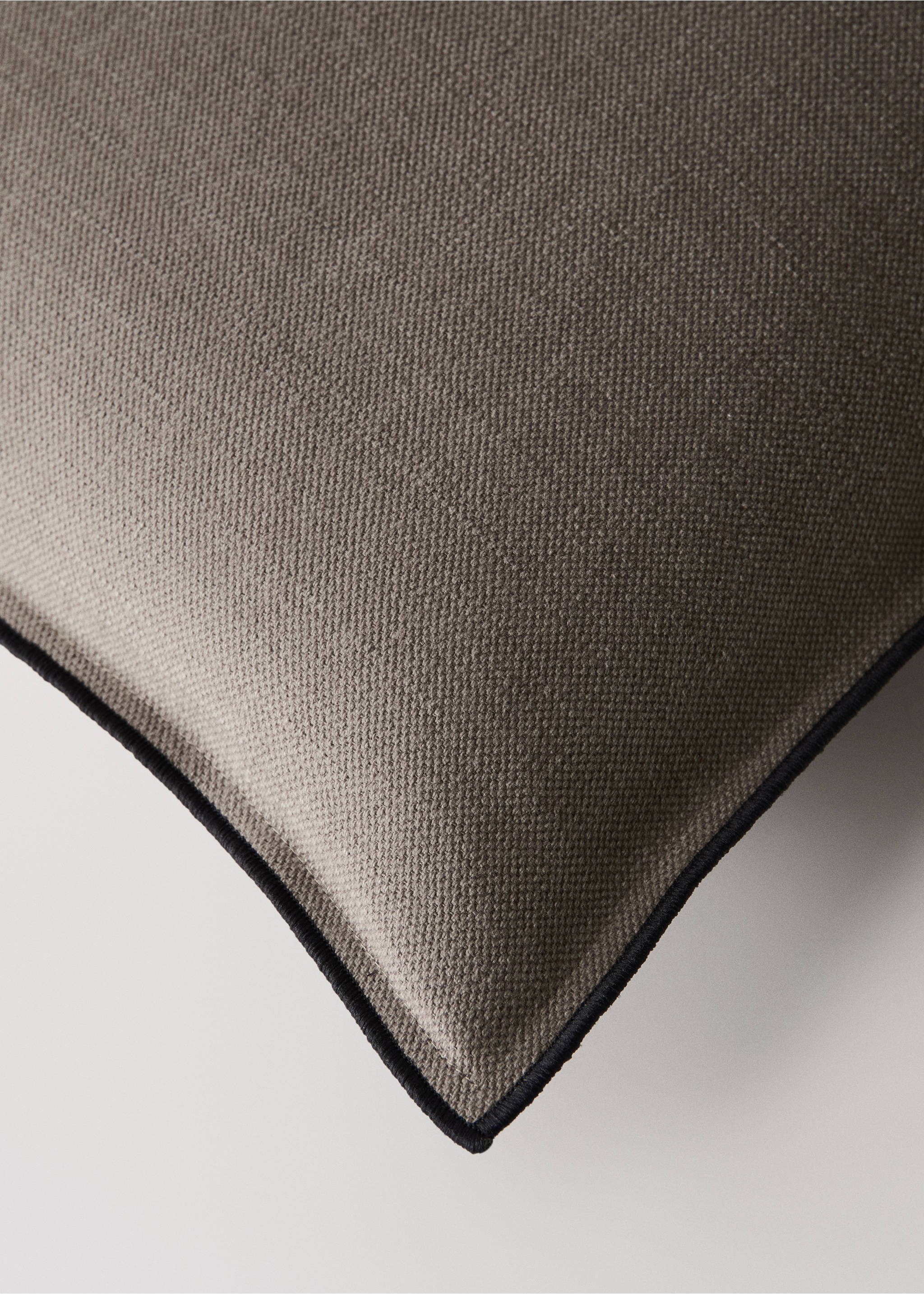 Cotton Linen Overlock Pillow Cover 50x50cm - Details of the article 1, Medium Brown. Ref: 37072542-00.