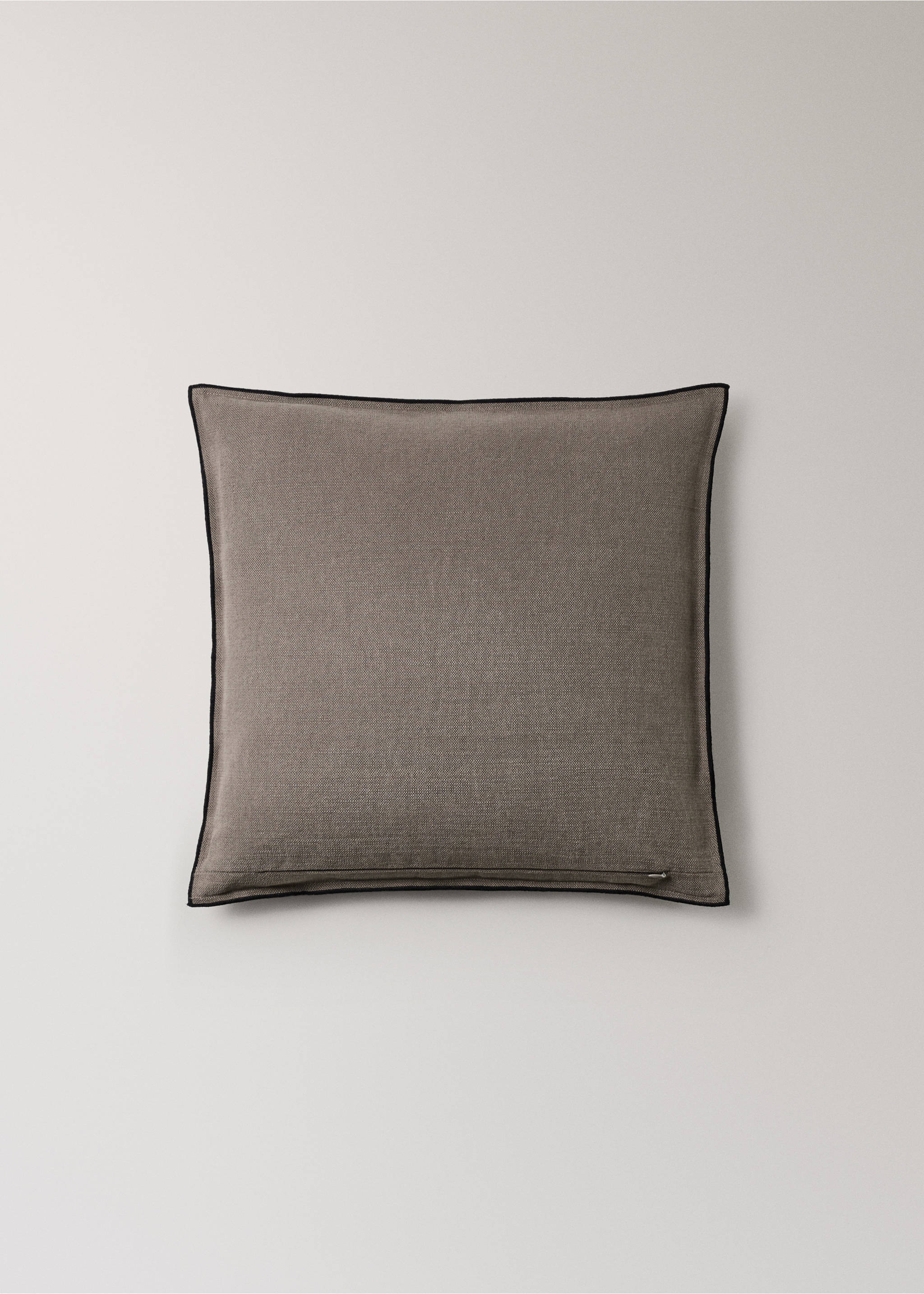 Cotton Linen Overlock Pillow Cover 50x50cm - Details of the article 3, Medium Brown. Ref: 37072542-00.