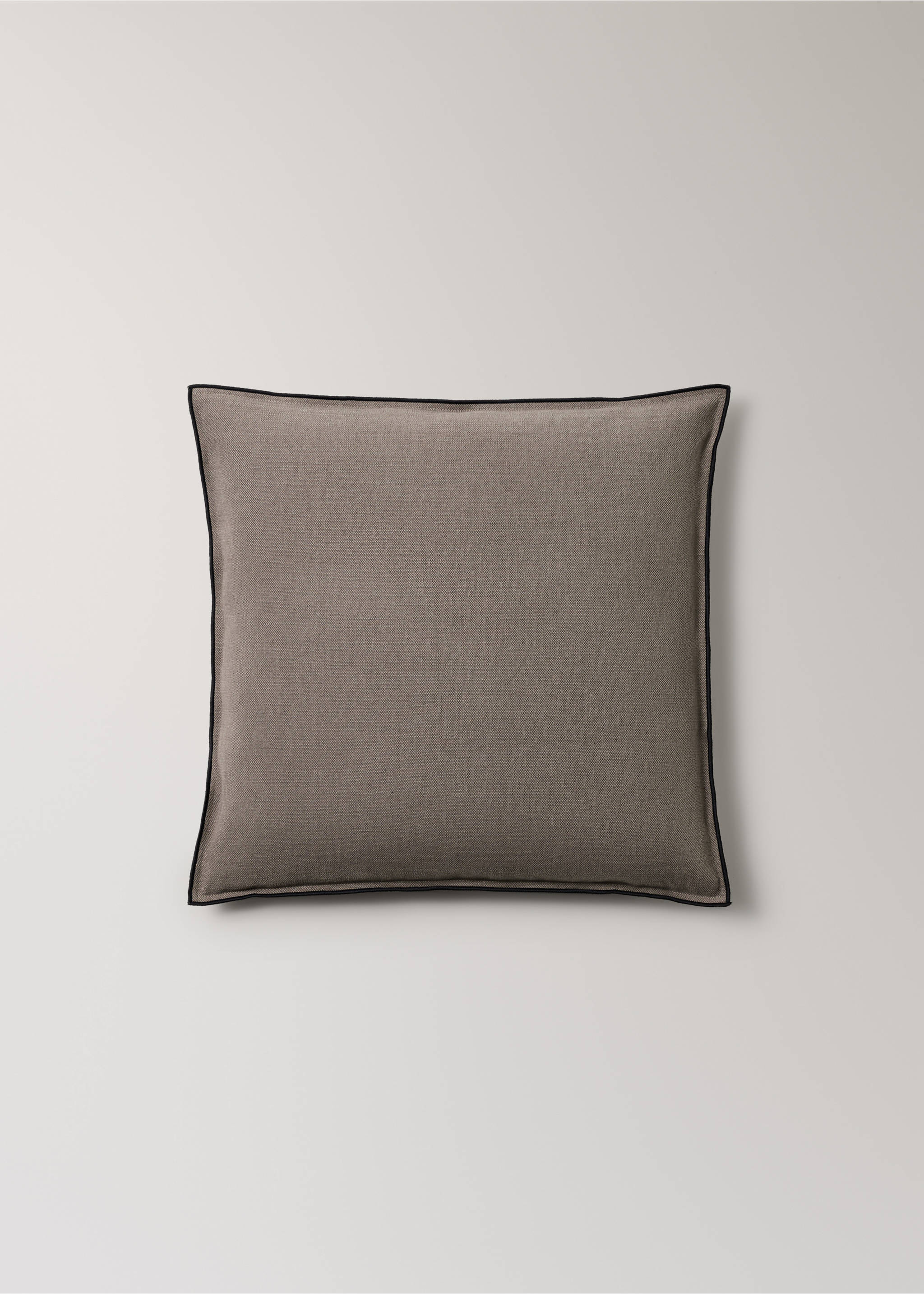 Cotton Linen Overlock Pillow Cover 50x50cm - Article without model, Medium Brown. Ref: 37072542-00.