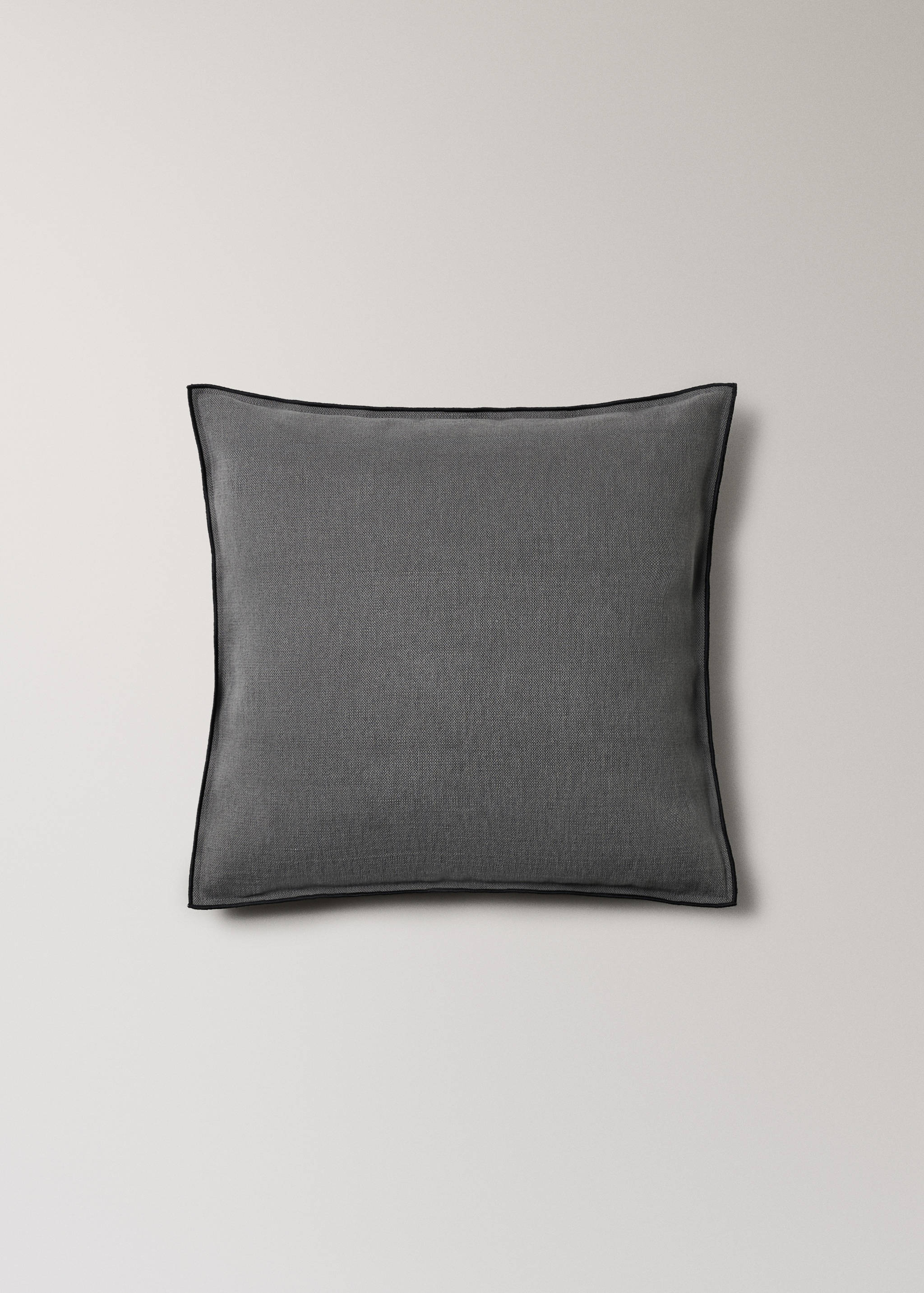 Cotton linen cushion cover with overlock stitching 50x50cm - Article without model