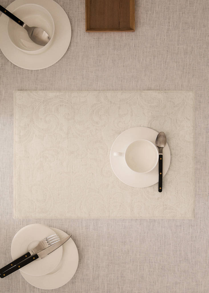 Resin-coated jacquard placemat with overlock stitching — Light/Pastel Brown