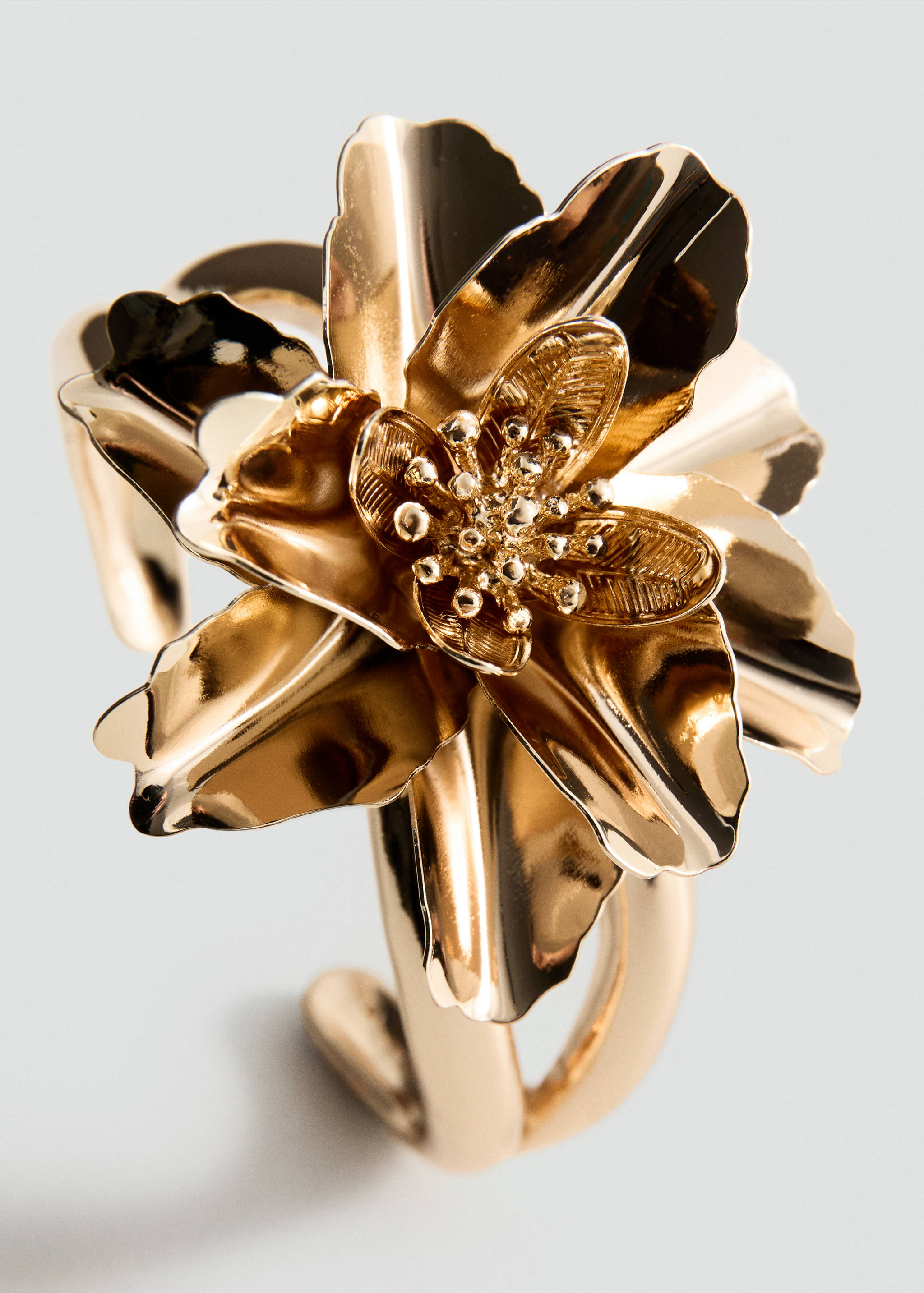 Floral bangle bracelet - Medium plane, Gold. Ref: 37072549-00.